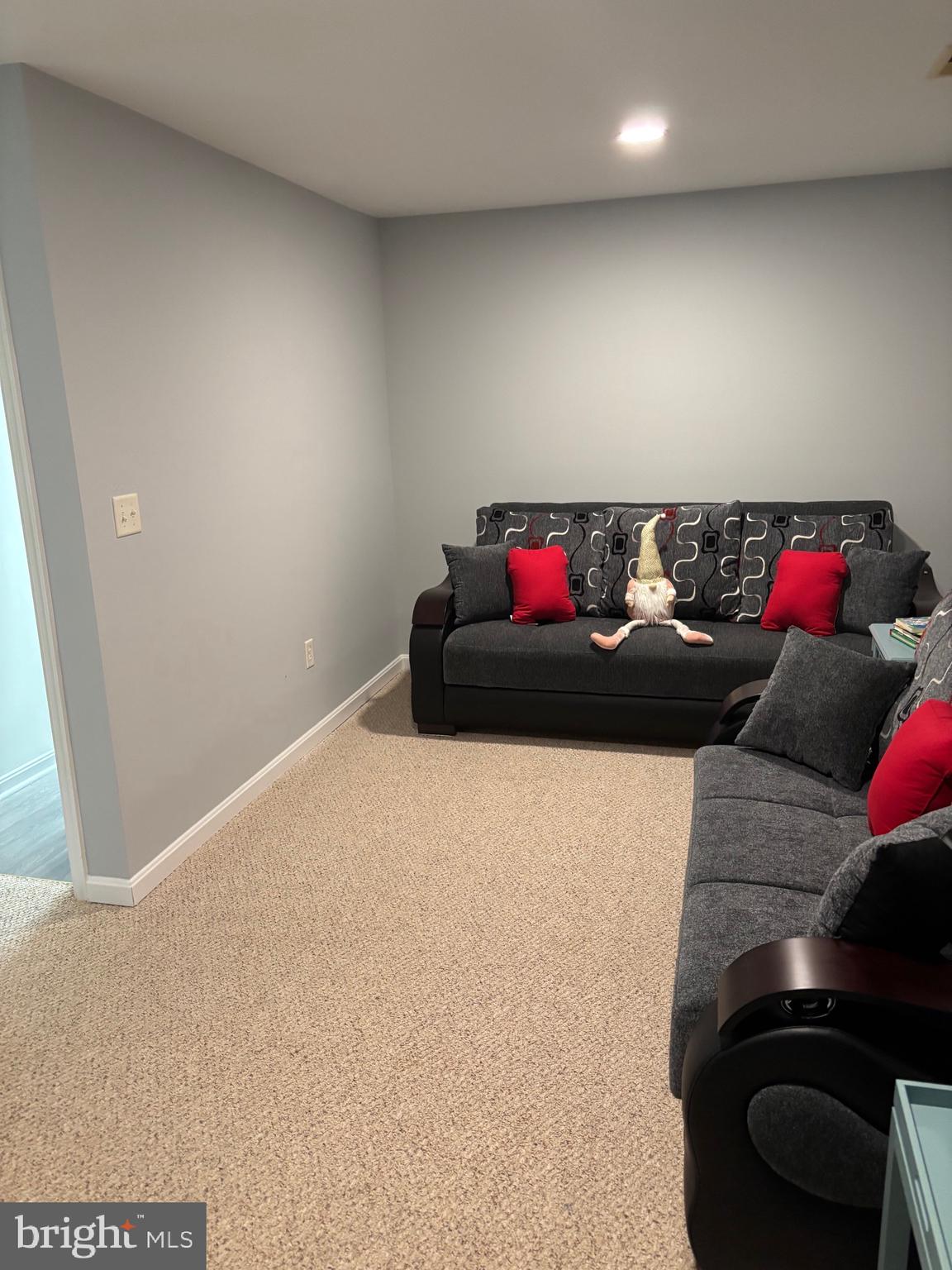 COURTLAND MANOR - Residential