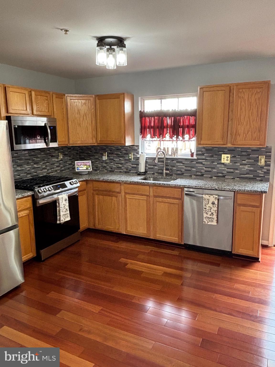 COURTLAND MANOR - Residential