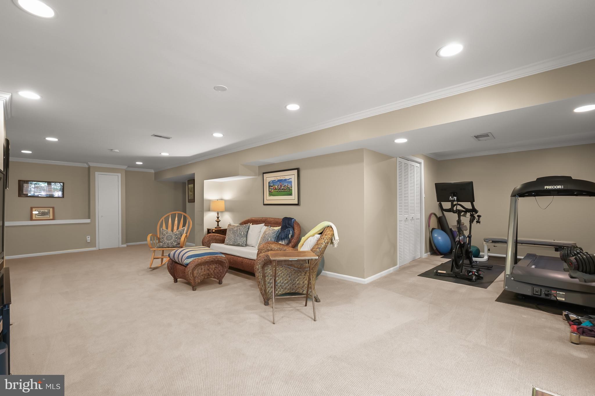 COUNTRY PLACE - Residential