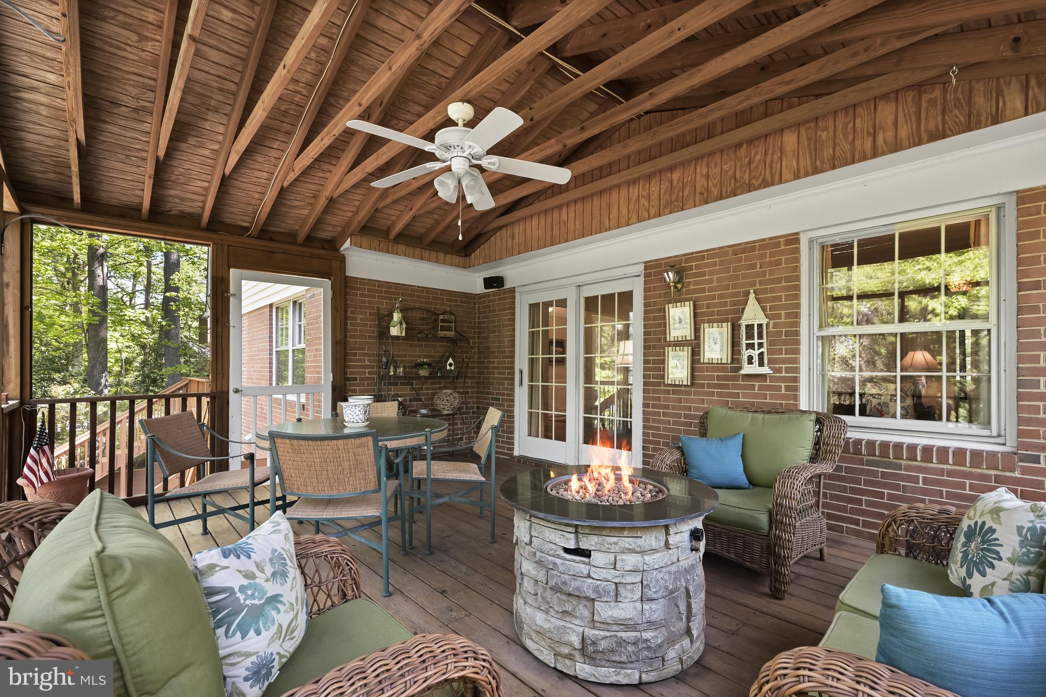 COUNTRY PLACE - Residential