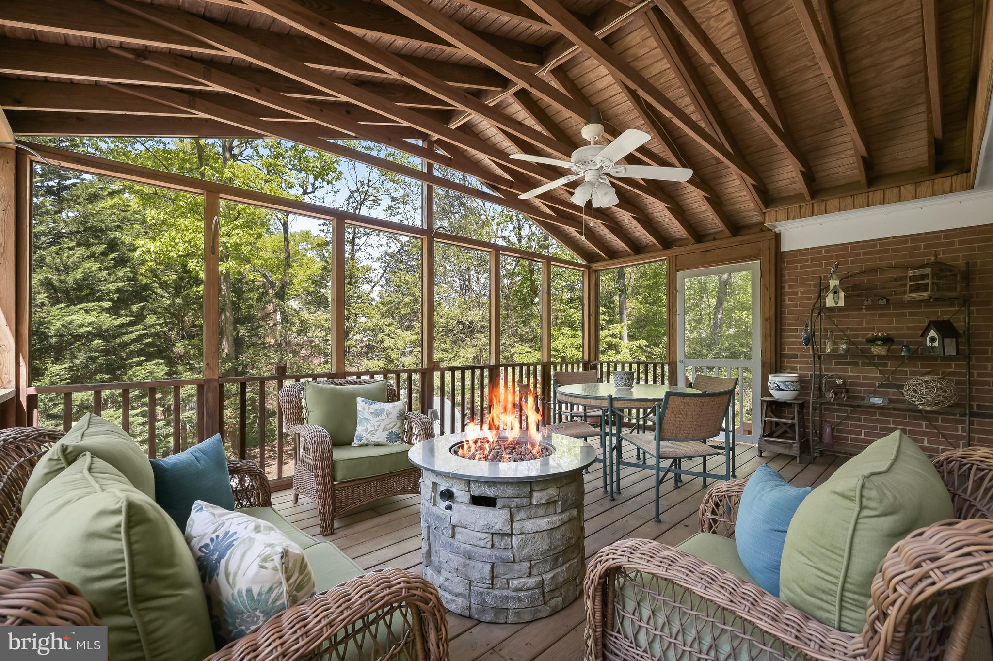 COUNTRY PLACE - Residential