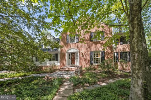 Photo of 11836 Hunting Ridge Court, POTOMAC, MD 20854 (MLS # MDMC2175386)