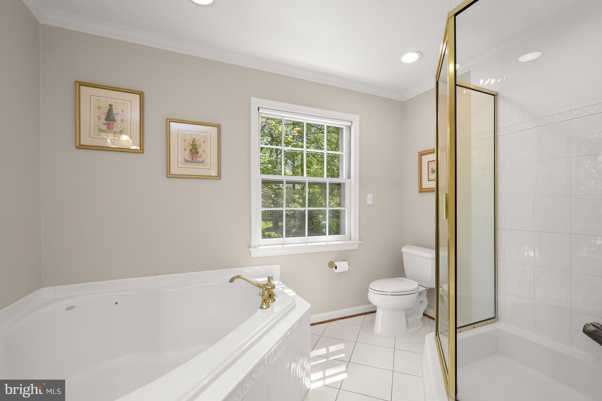 COUNTRY PLACE - Residential