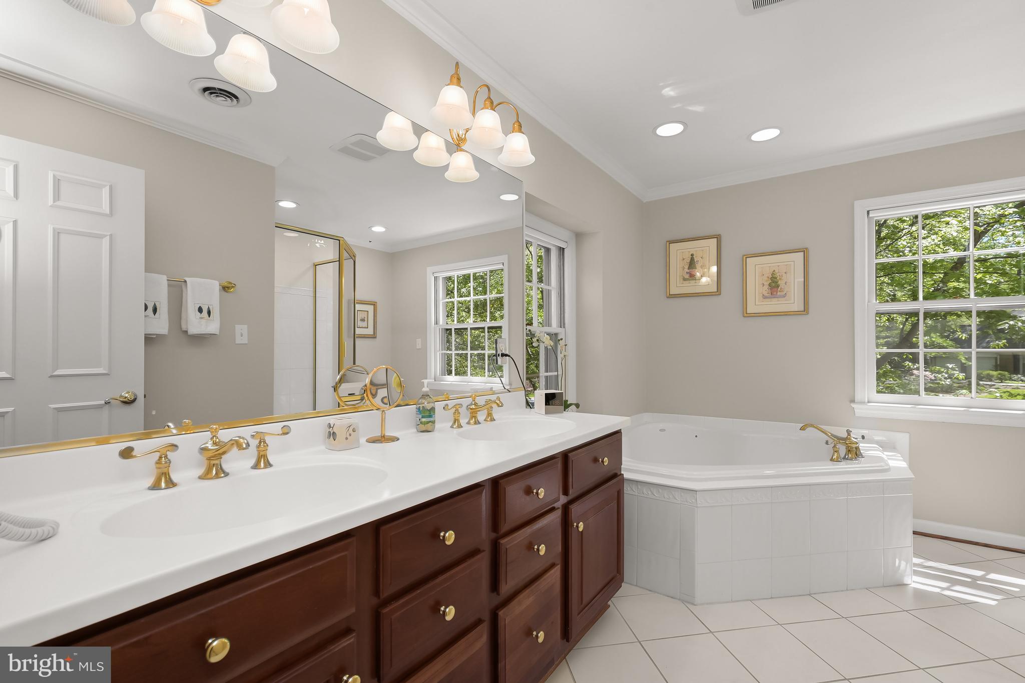 COUNTRY PLACE - Residential