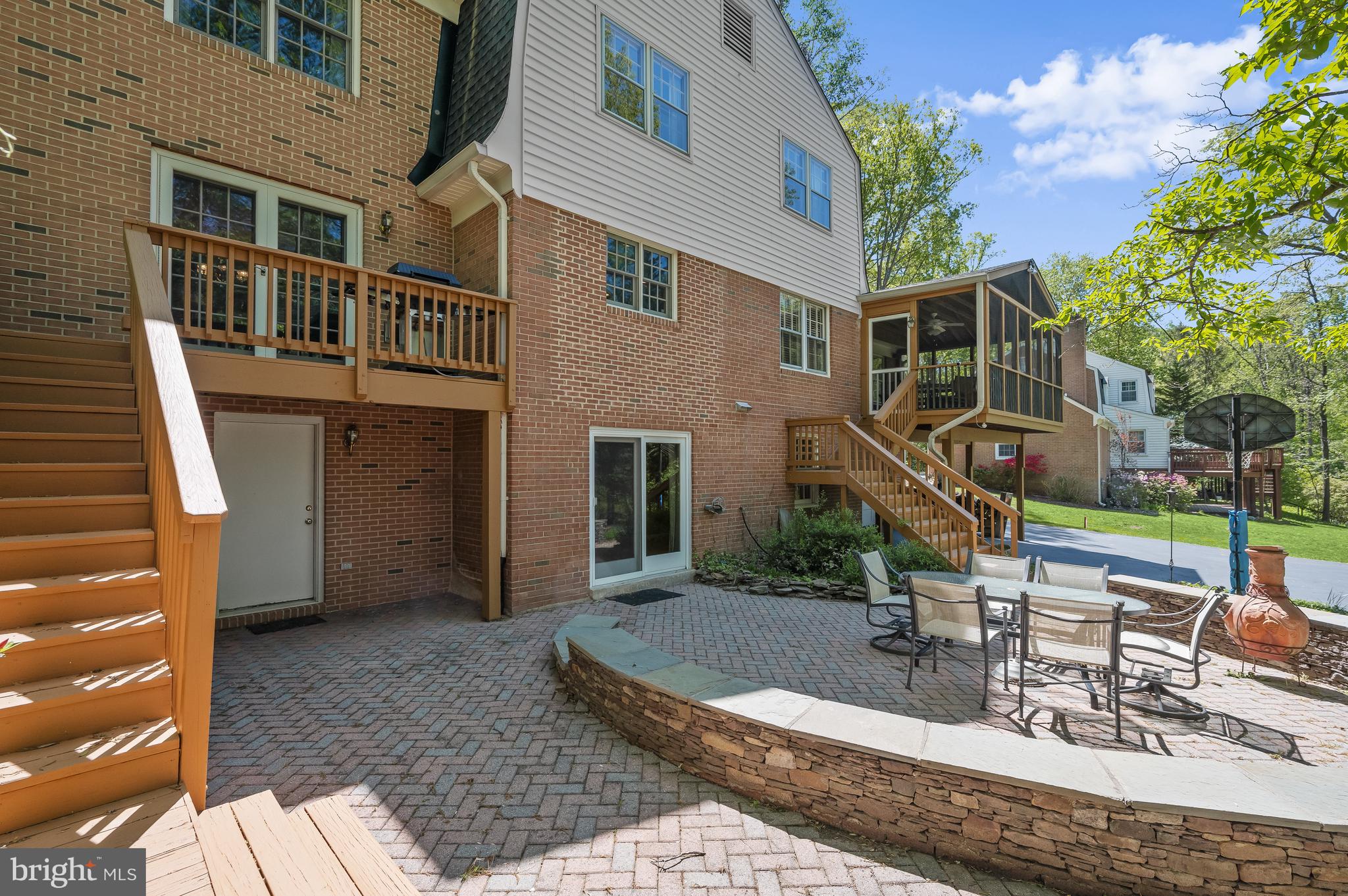 COUNTRY PLACE - Residential