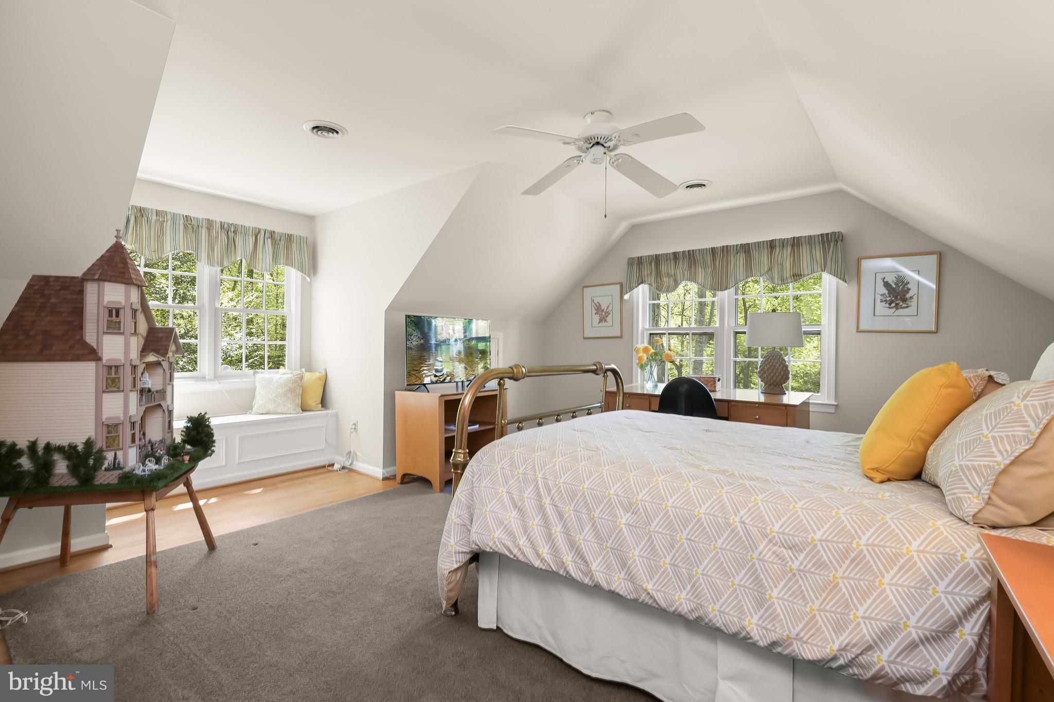 COUNTRY PLACE - Residential