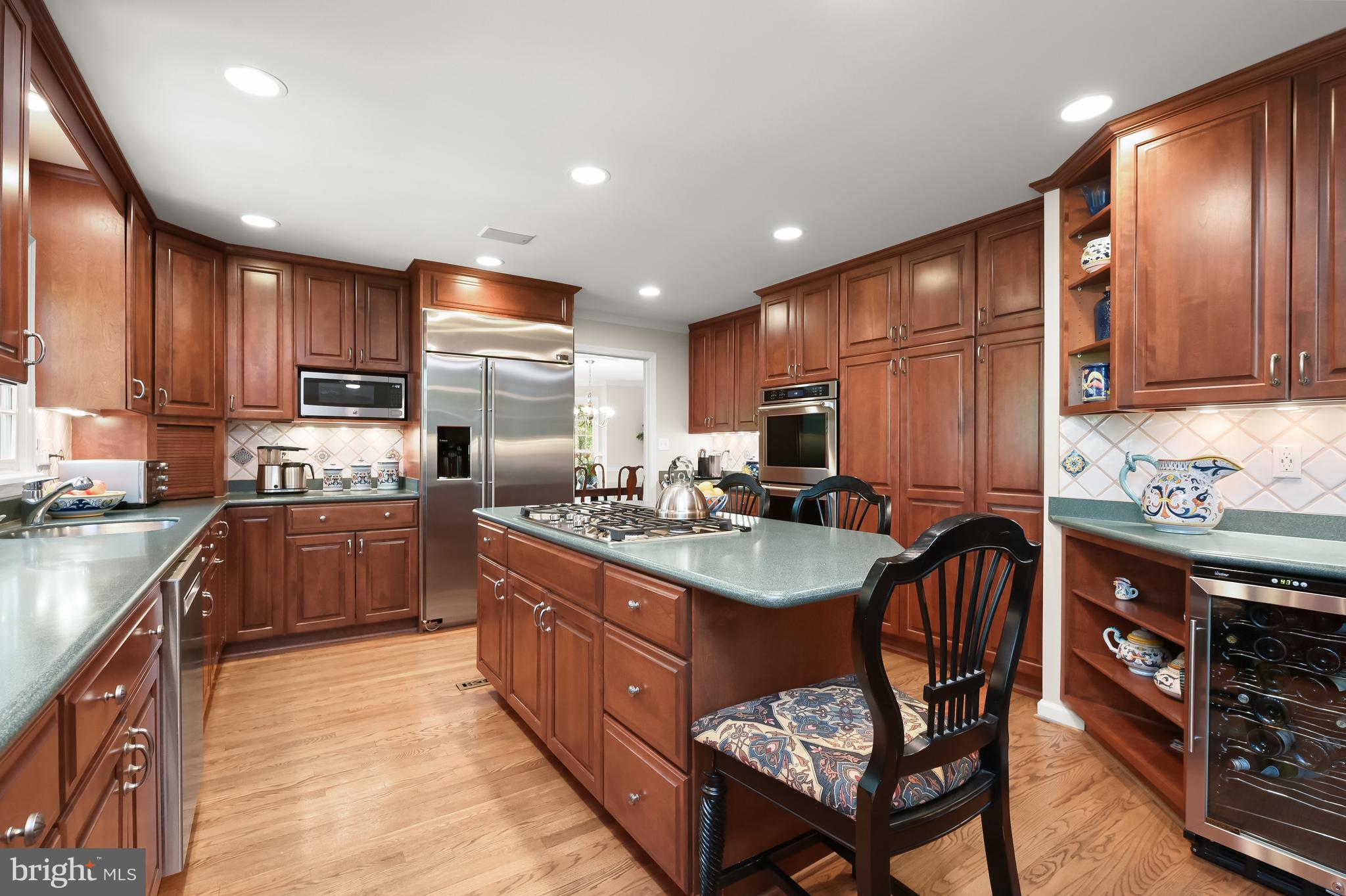 COUNTRY PLACE - Residential