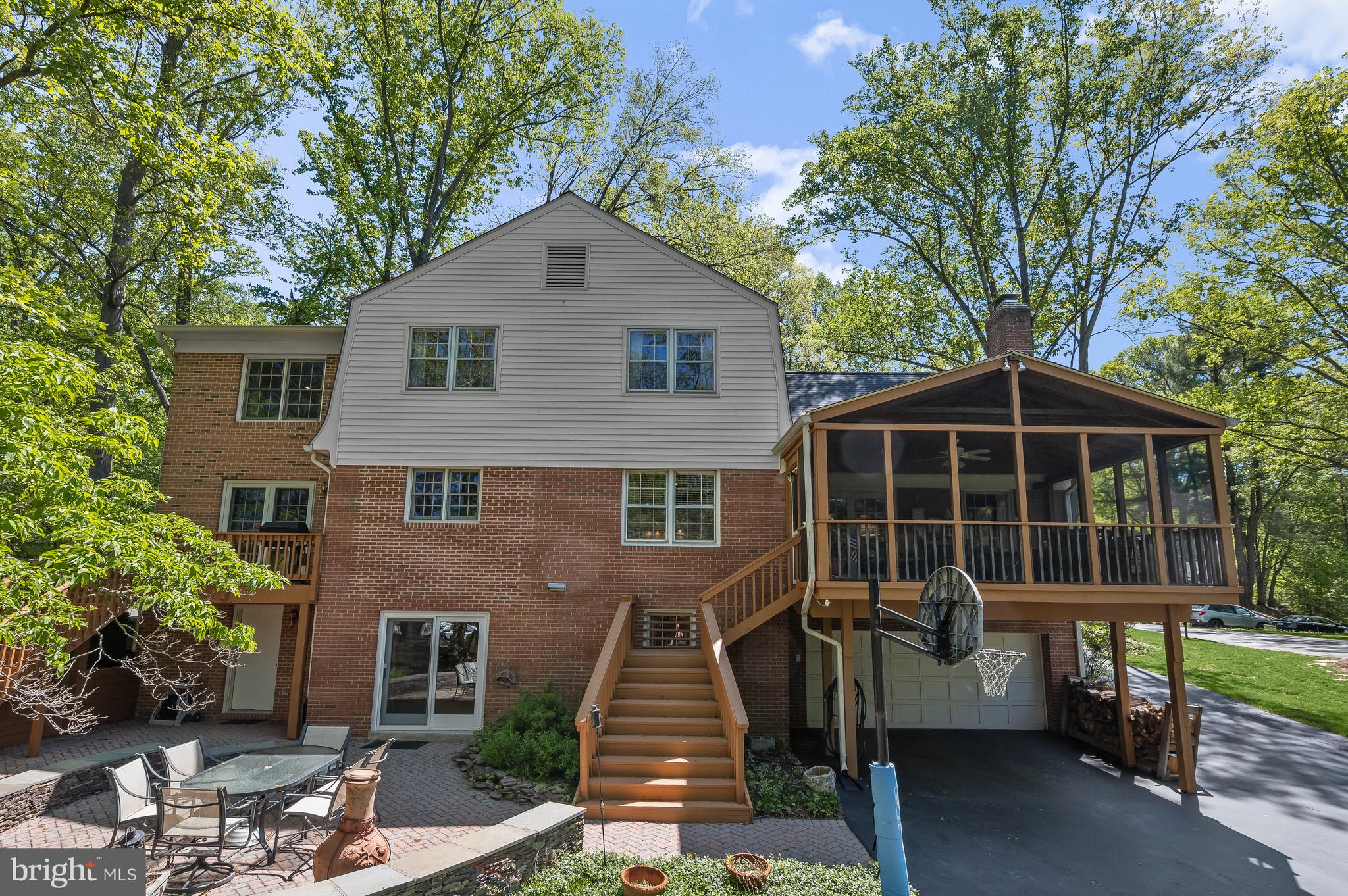 COUNTRY PLACE - Residential