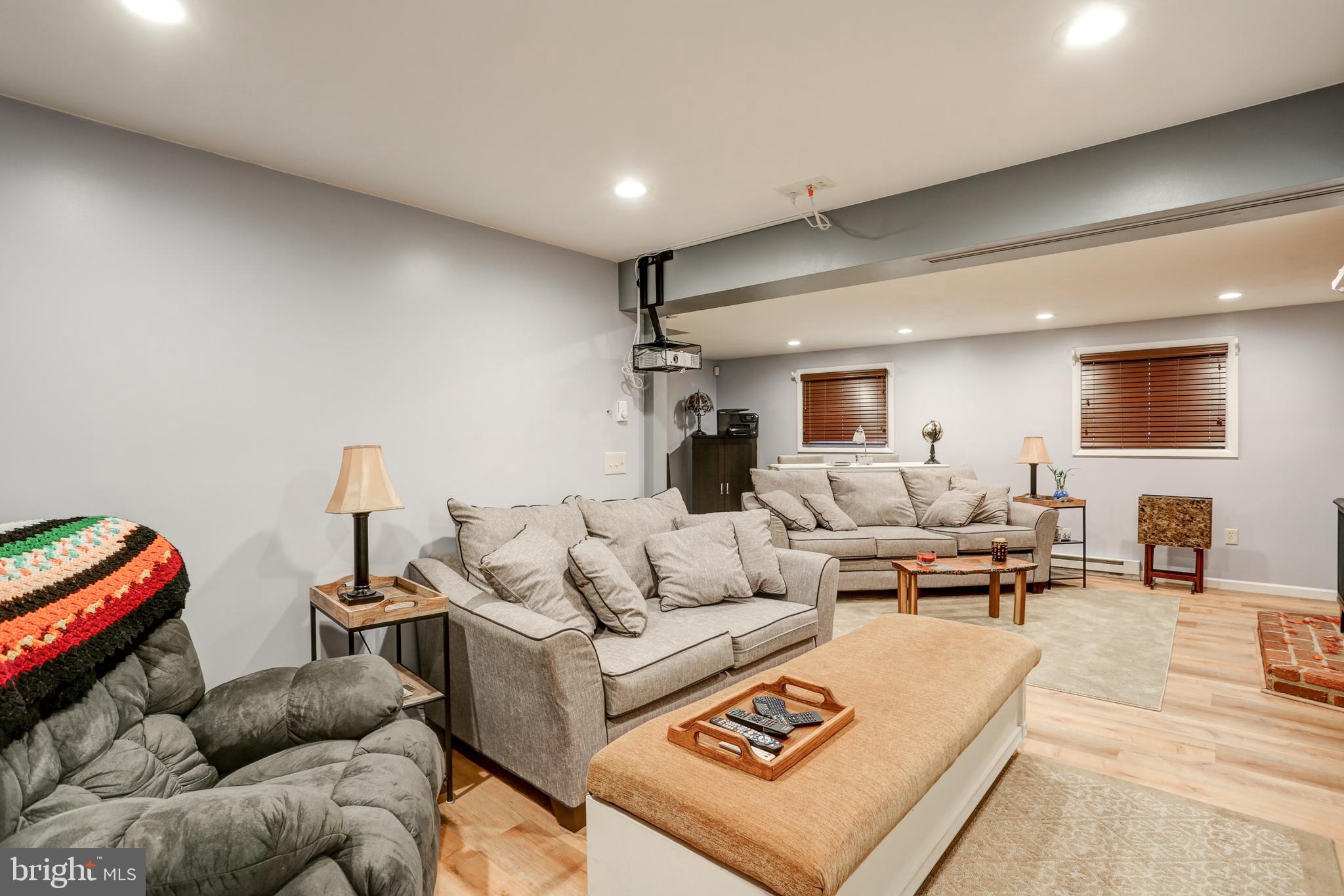 COUNTRY VILLAGE - Residential