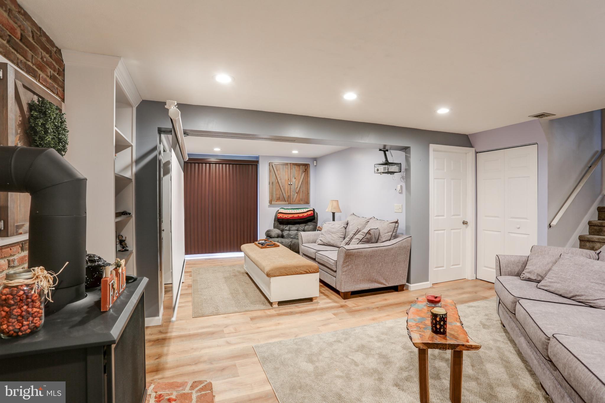 COUNTRY VILLAGE - Residential