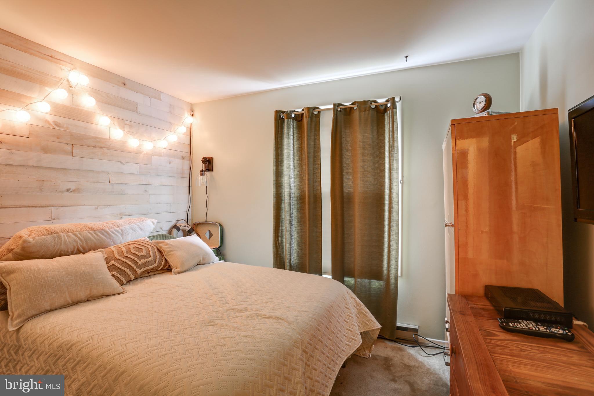 COUNTRY VILLAGE - Residential