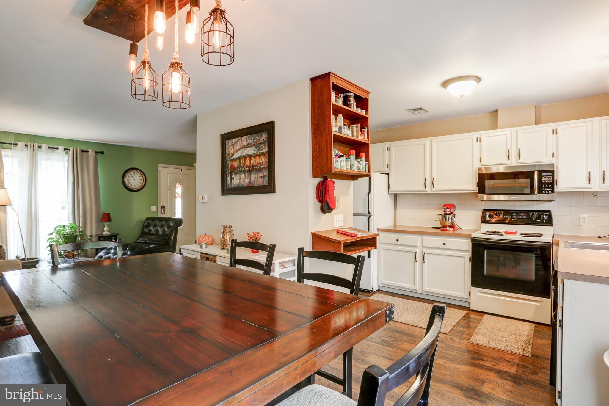 COUNTRY VILLAGE - Residential