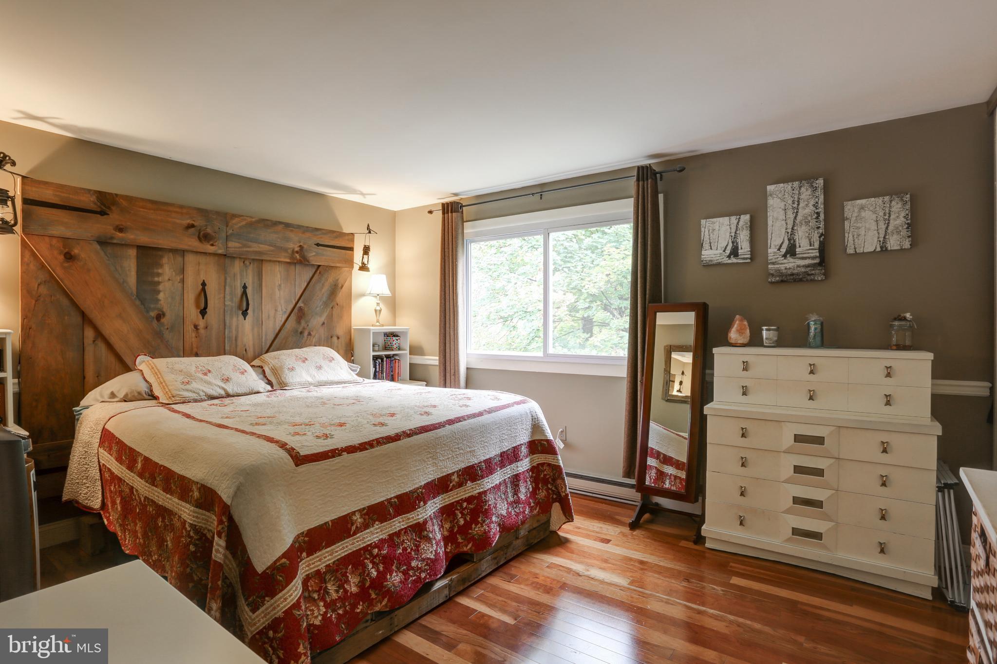 COUNTRY VILLAGE - Residential