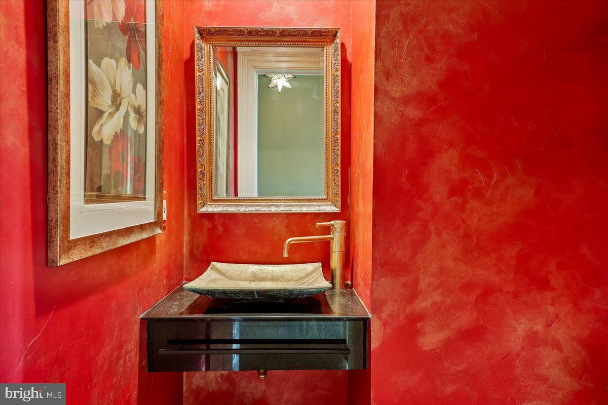 WILLIAMSBURG COMMONS - Residential