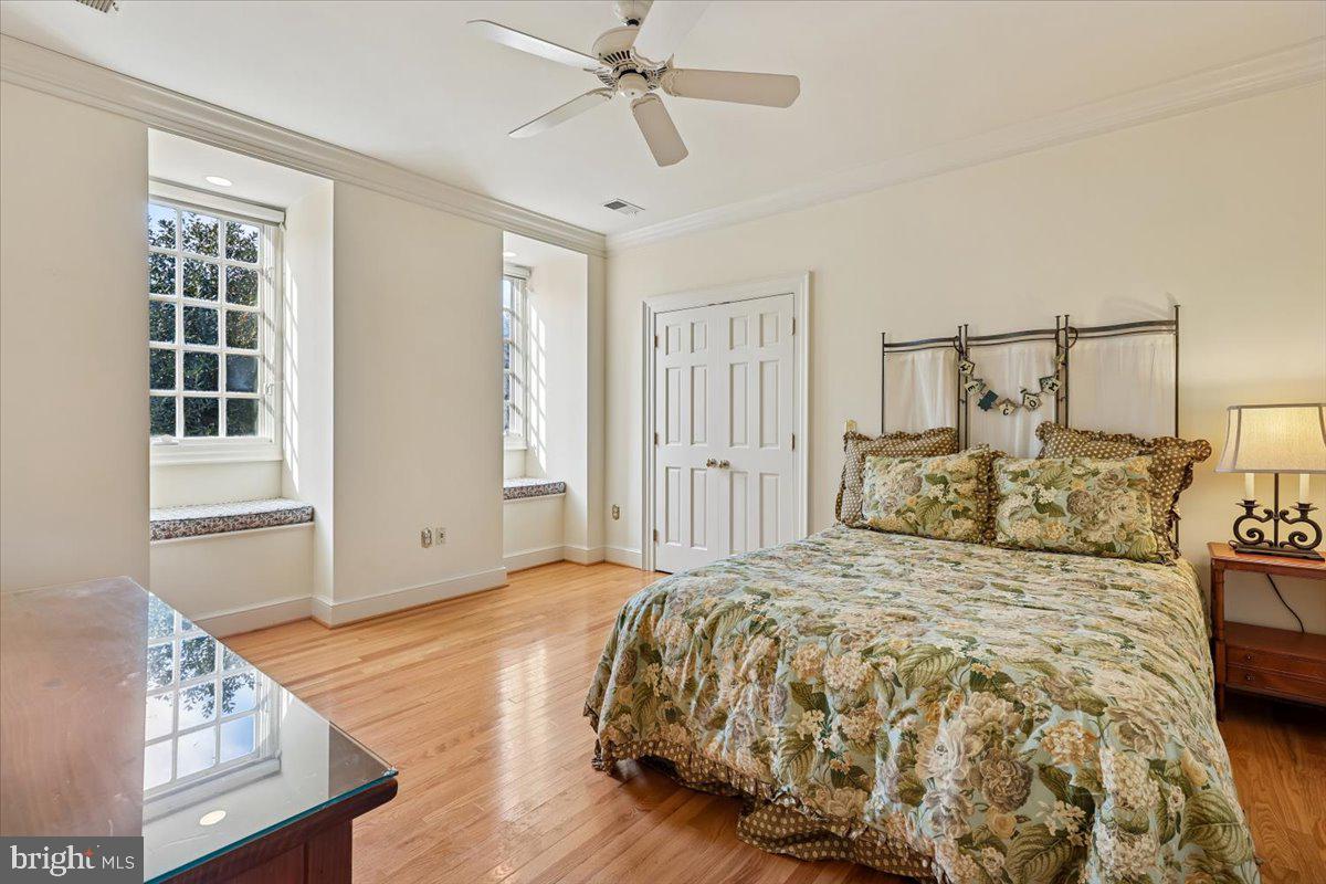 WILLIAMSBURG COMMONS - Residential