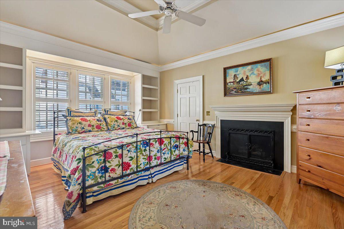 WILLIAMSBURG COMMONS - Residential