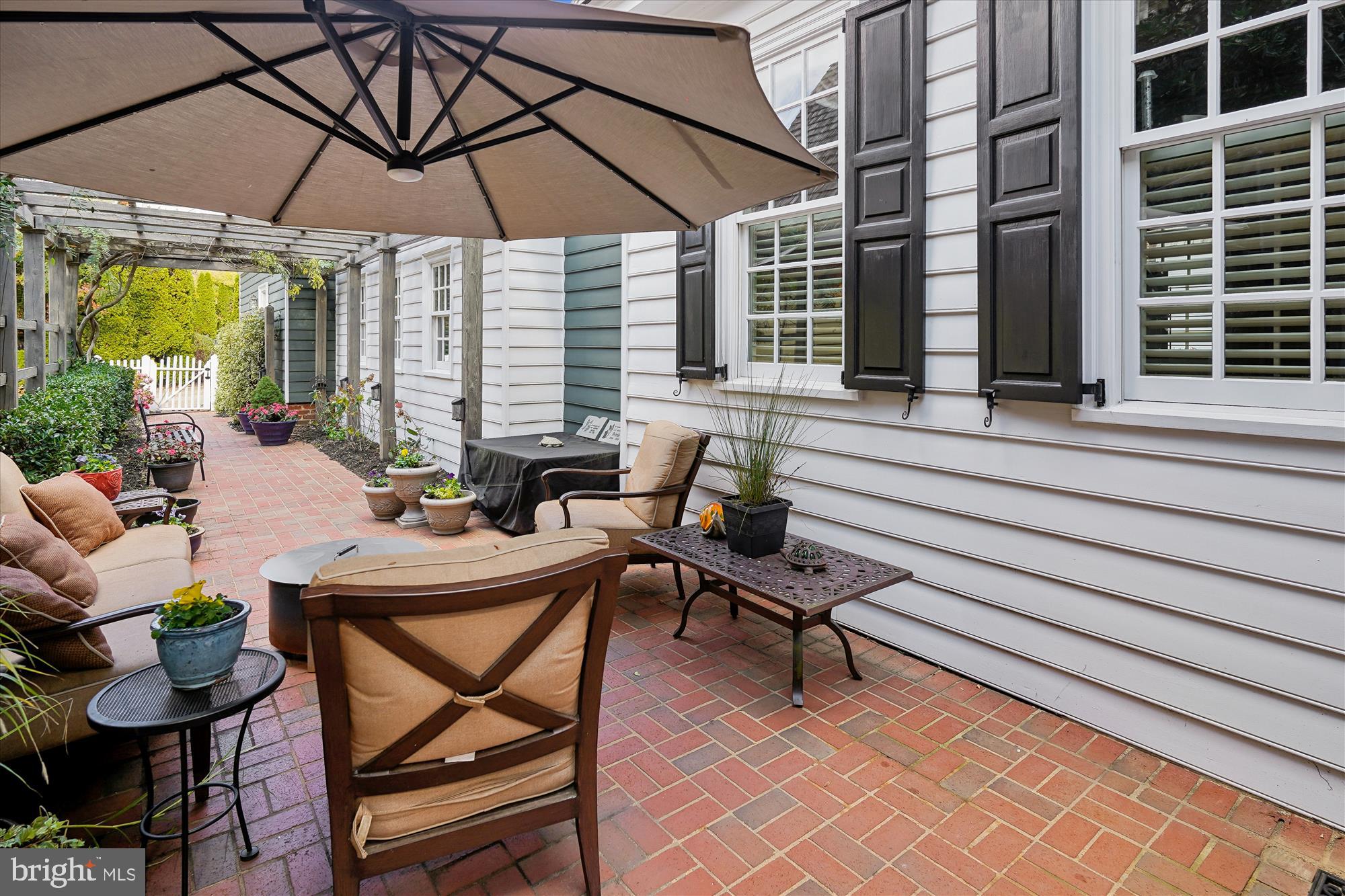 WILLIAMSBURG COMMONS - Residential