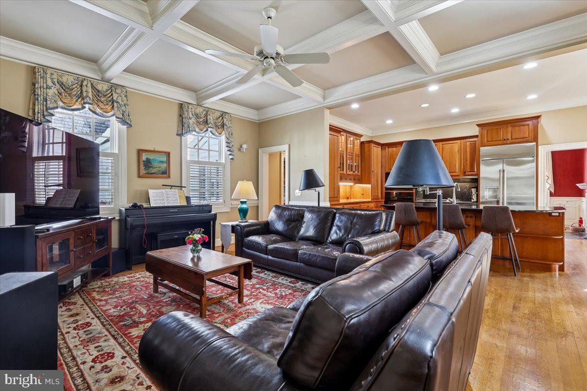 WILLIAMSBURG COMMONS - Residential