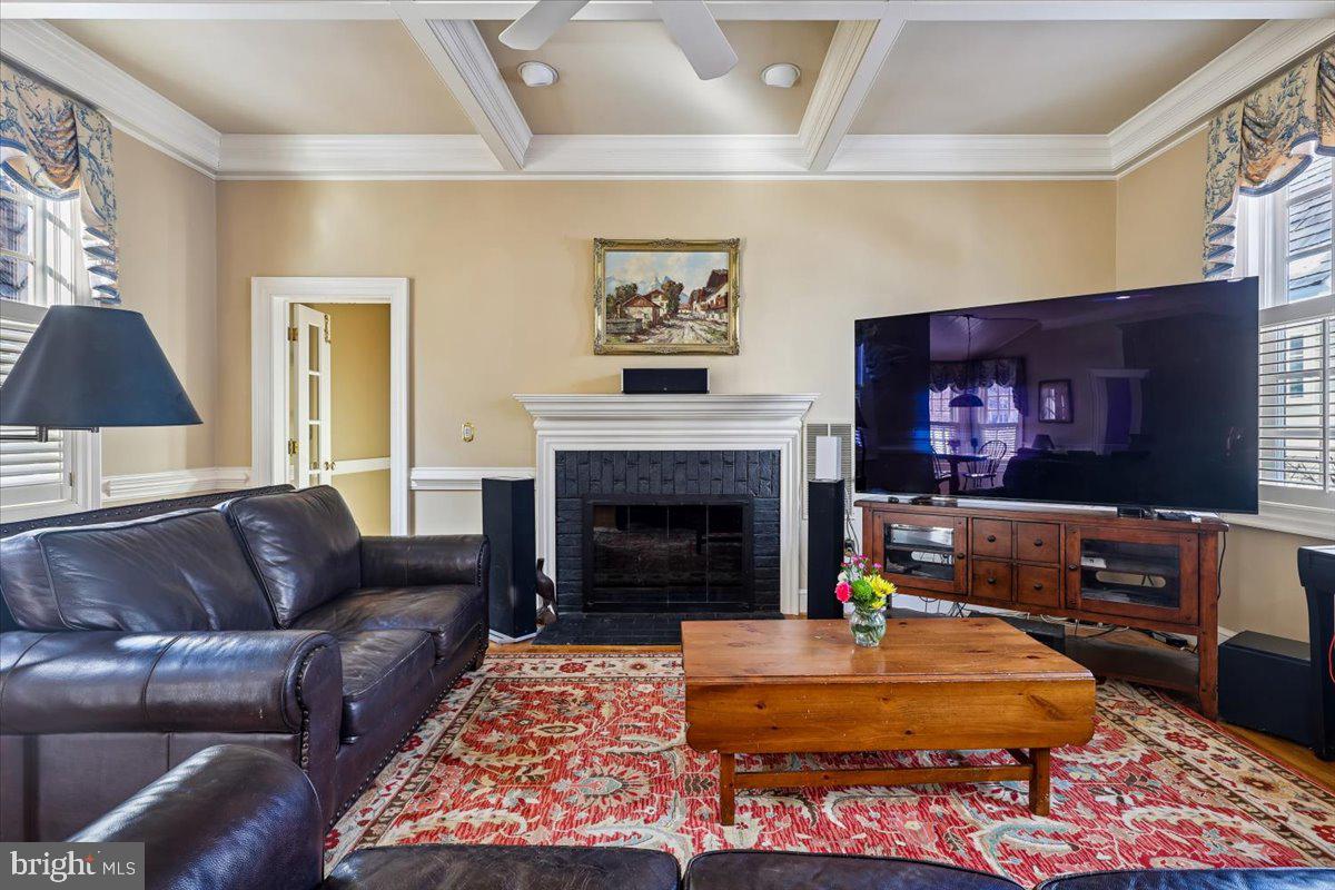 WILLIAMSBURG COMMONS - Residential