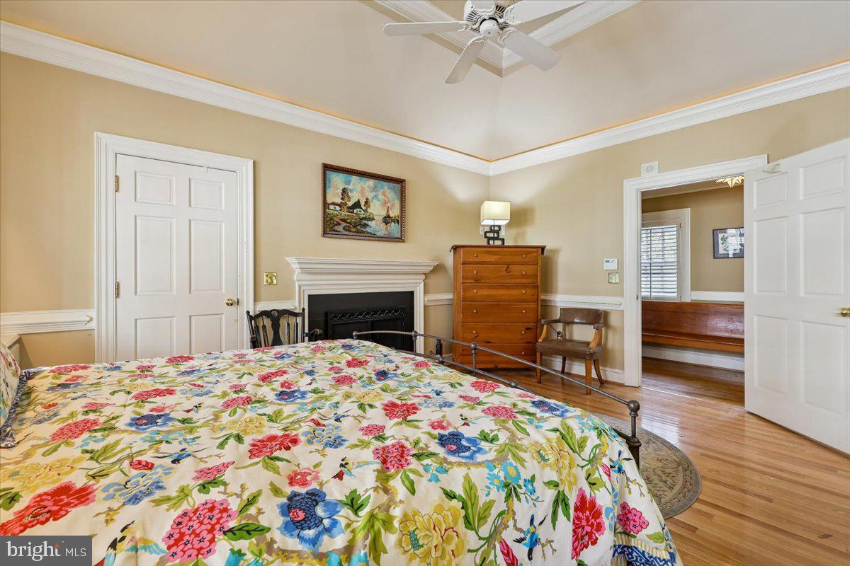 WILLIAMSBURG COMMONS - Residential