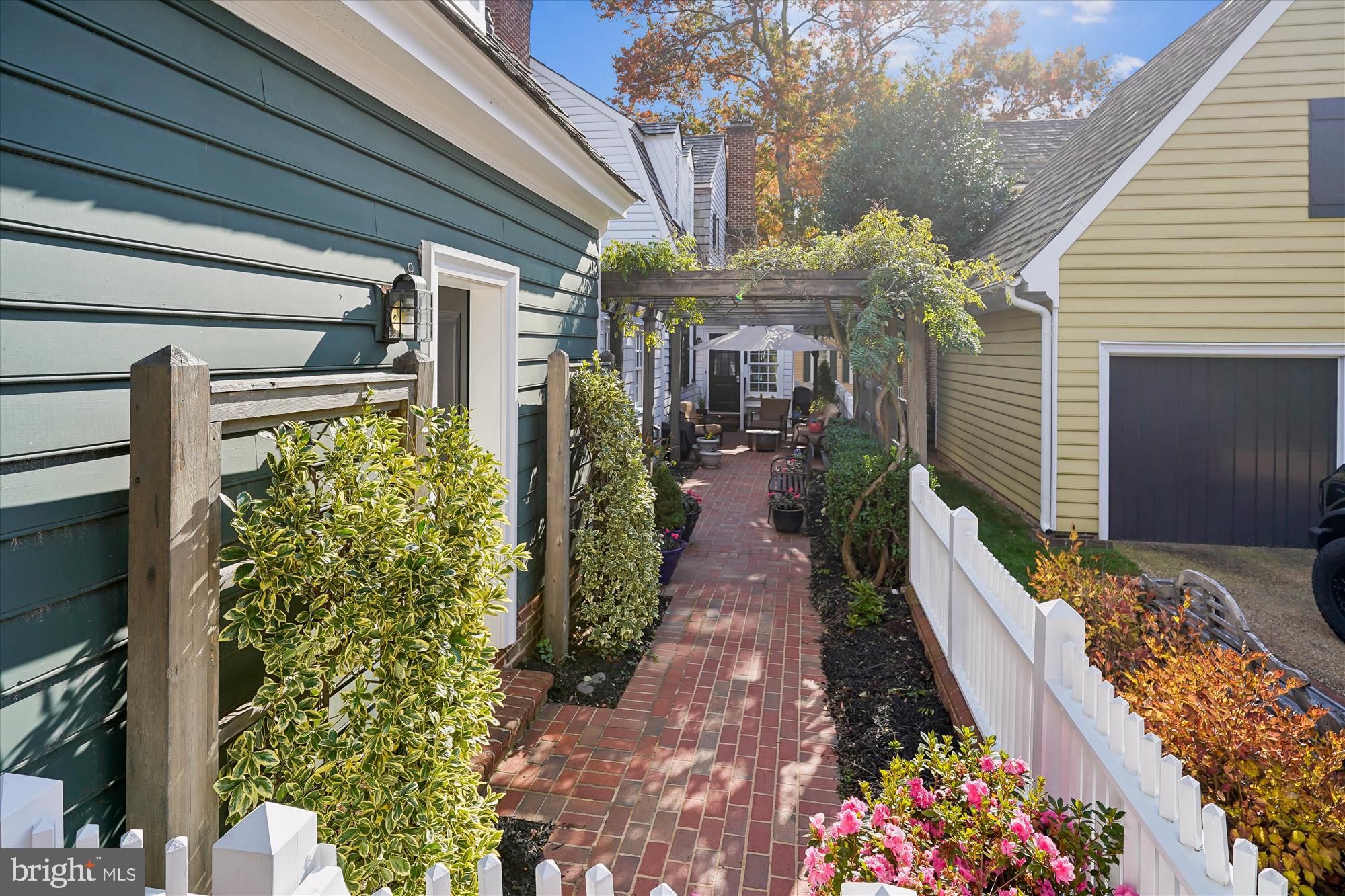 WILLIAMSBURG COMMONS - Residential