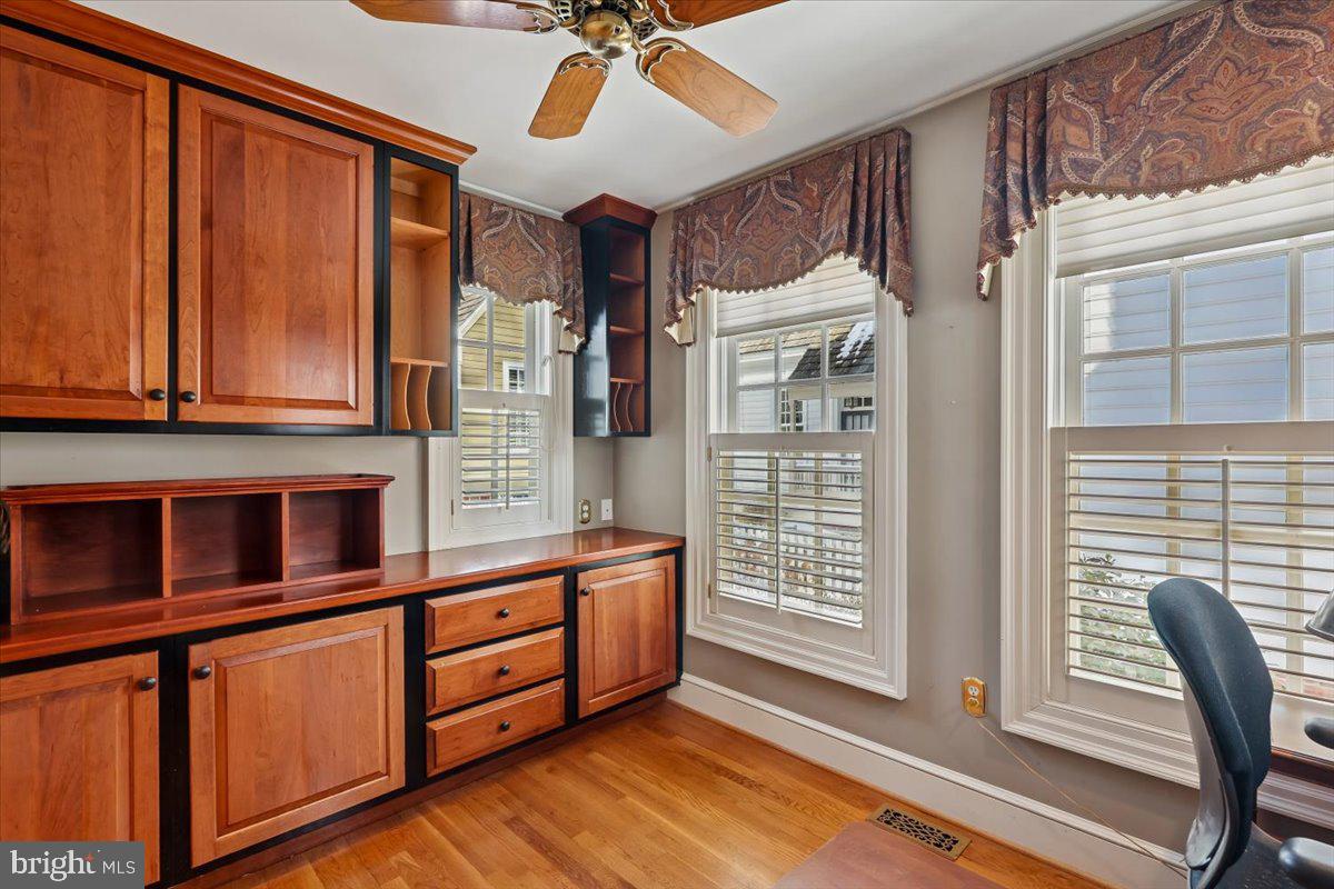 WILLIAMSBURG COMMONS - Residential