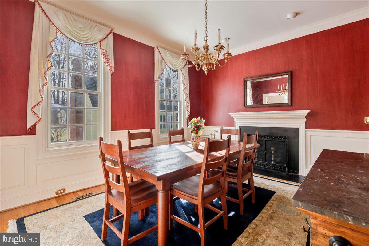 WILLIAMSBURG COMMONS - Residential