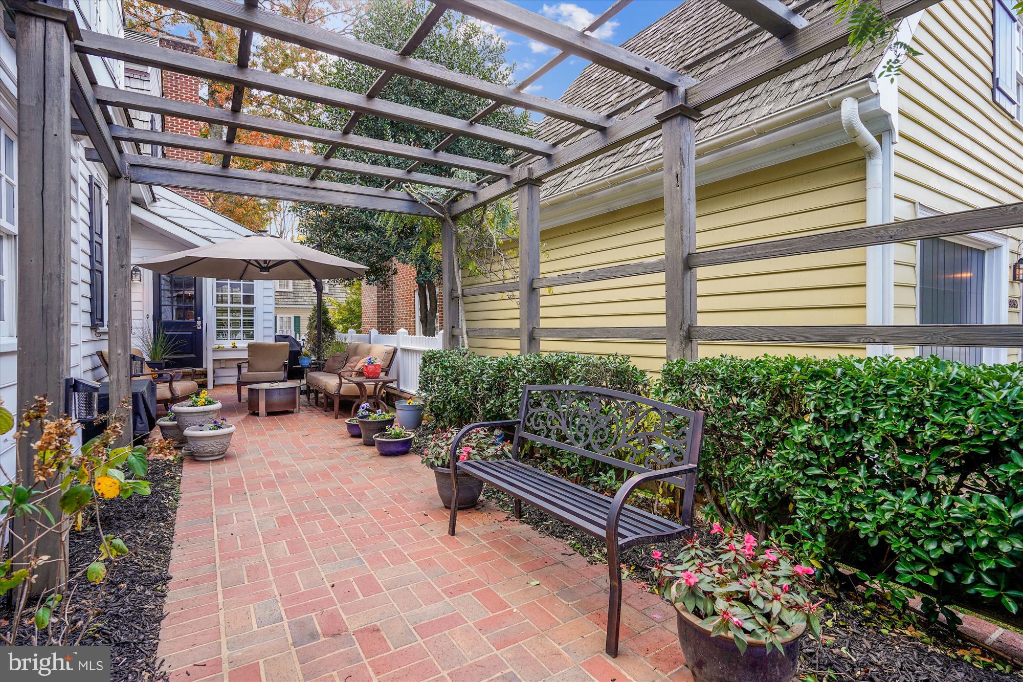 WILLIAMSBURG COMMONS - Residential