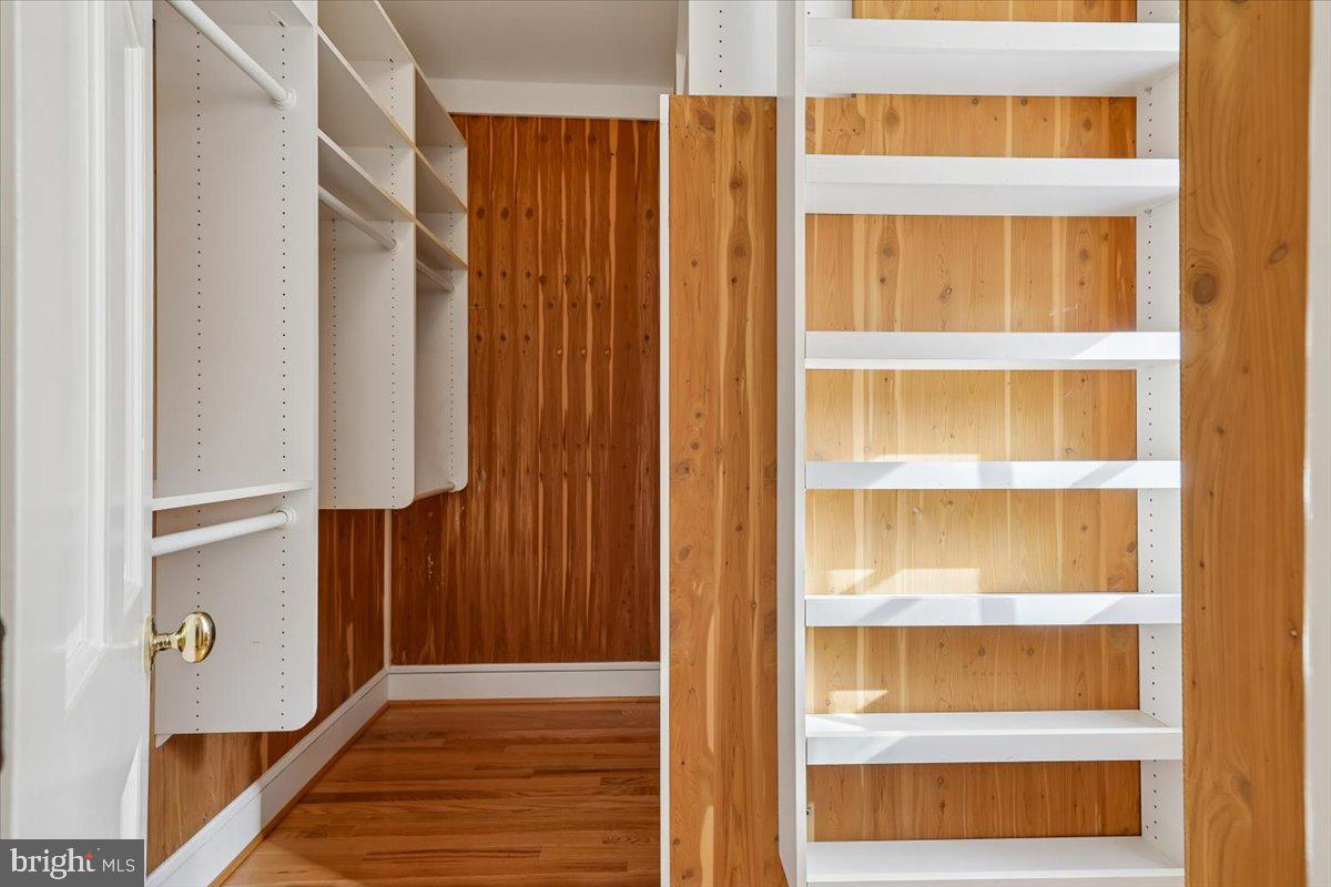 WILLIAMSBURG COMMONS - Residential