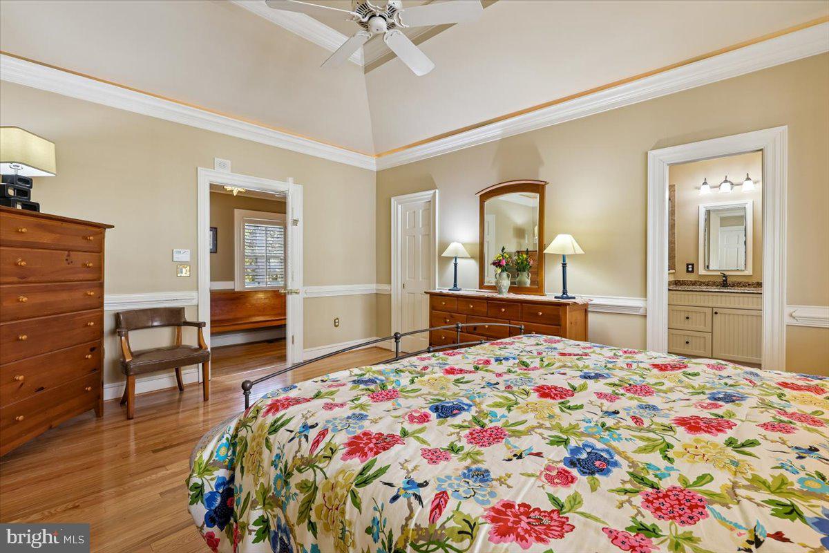 WILLIAMSBURG COMMONS - Residential