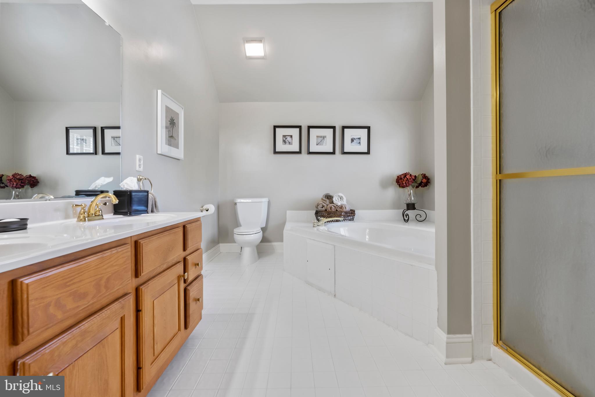 FOLLY HILL FARMS - Residential