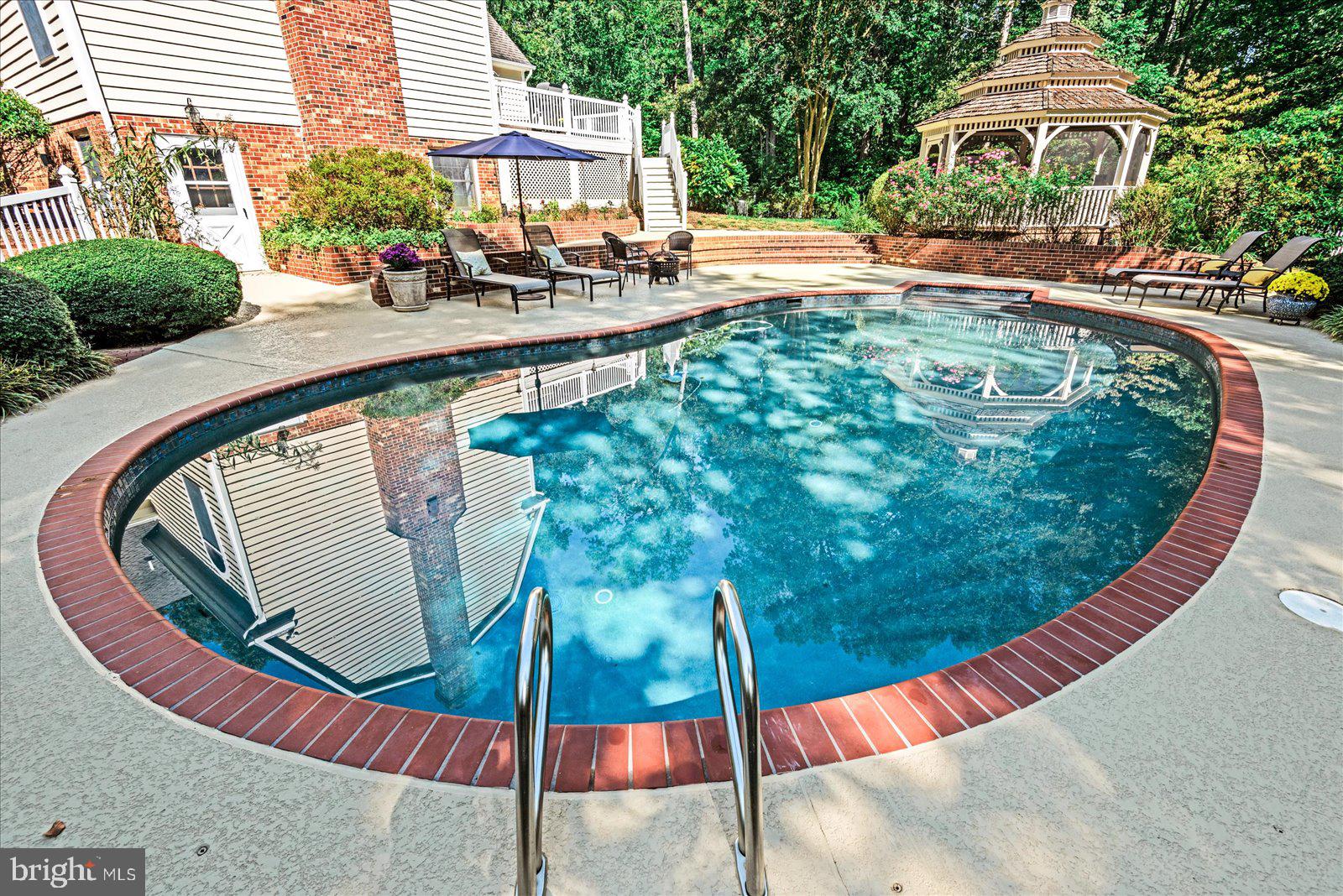 RIVER BLUFFS - Residential