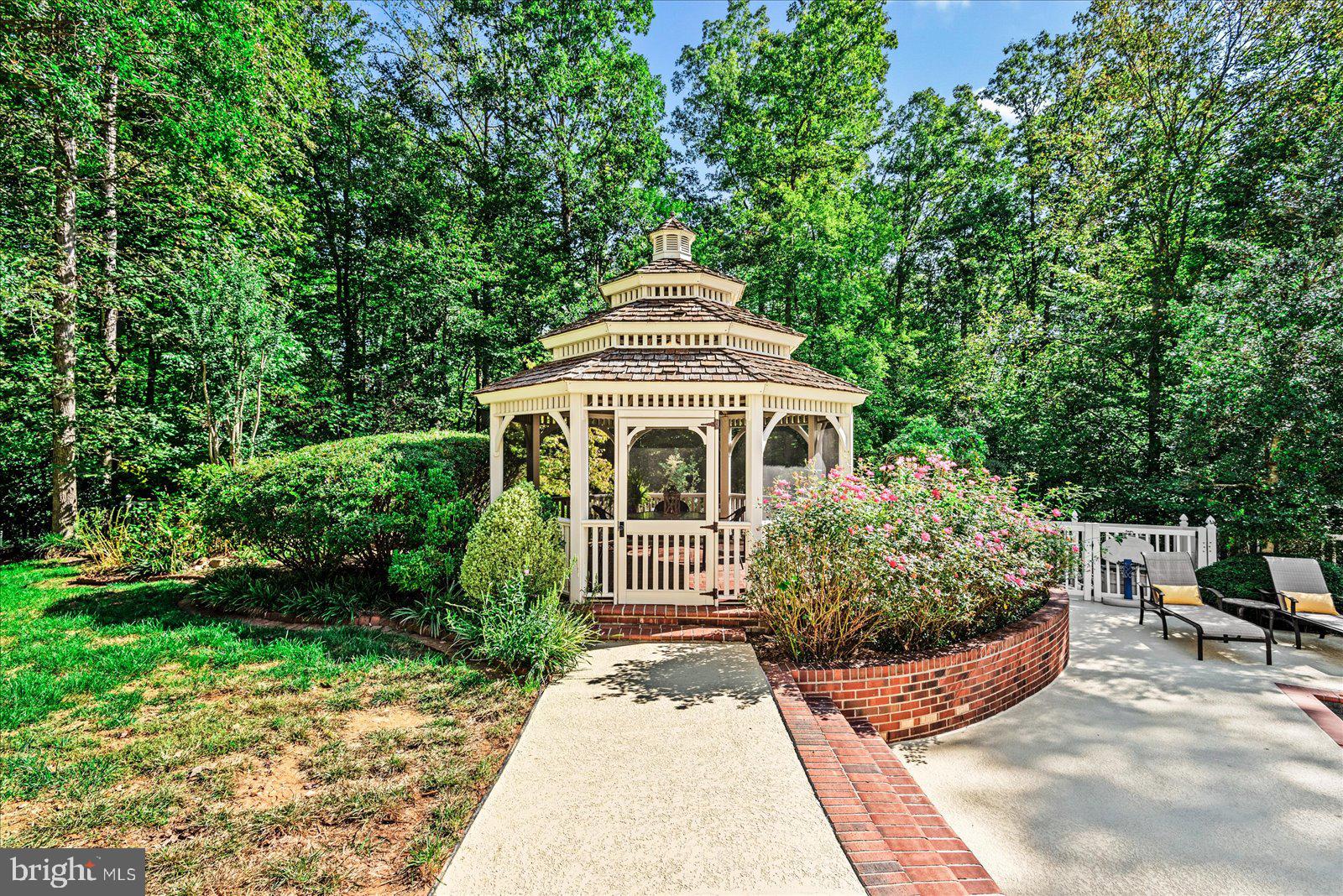 RIVER BLUFFS - Residential