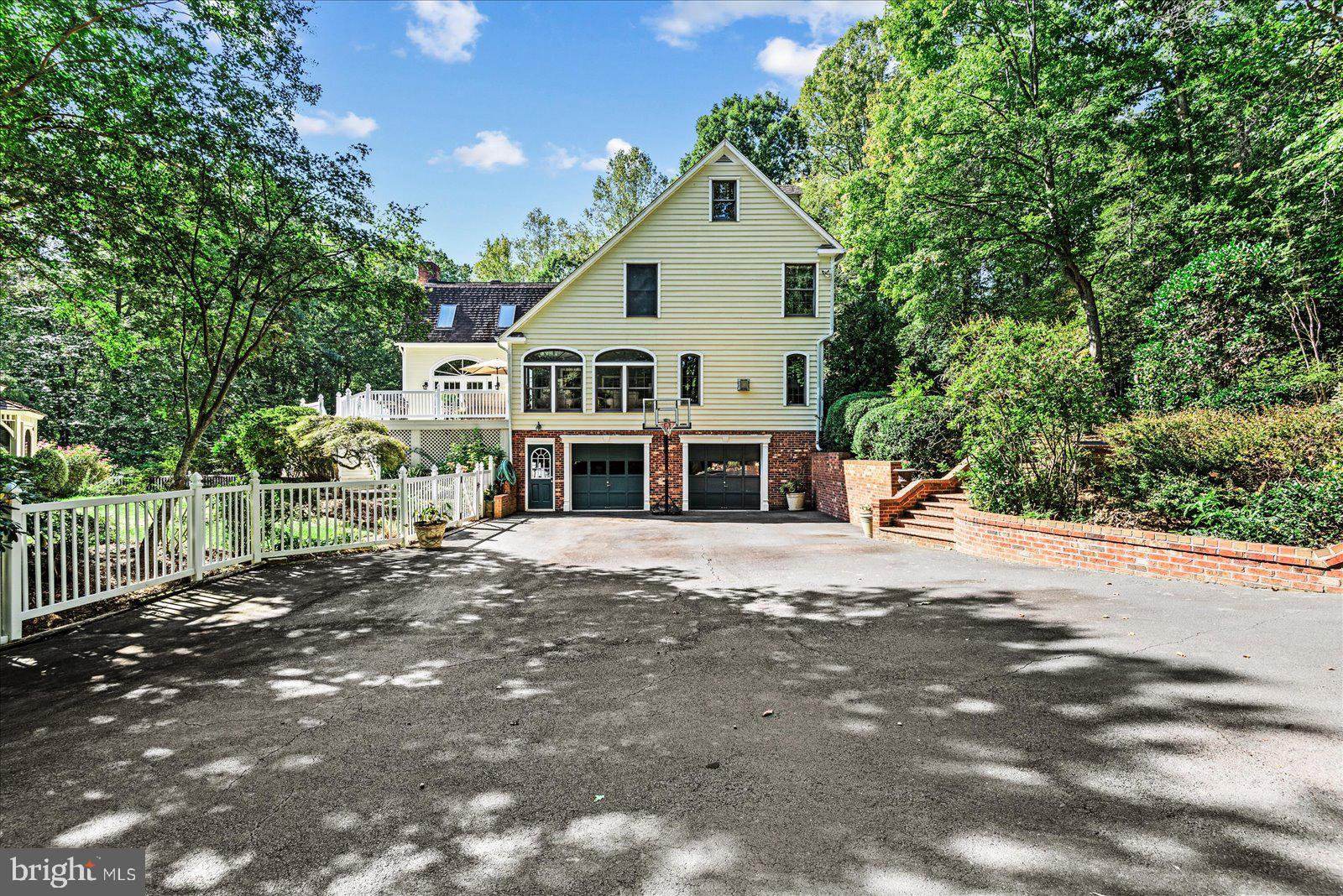 RIVER BLUFFS - Residential