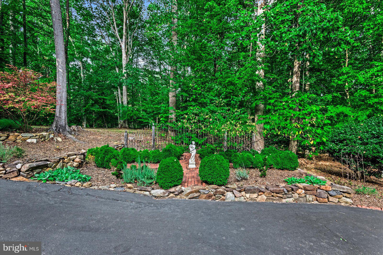 RIVER BLUFFS - Residential