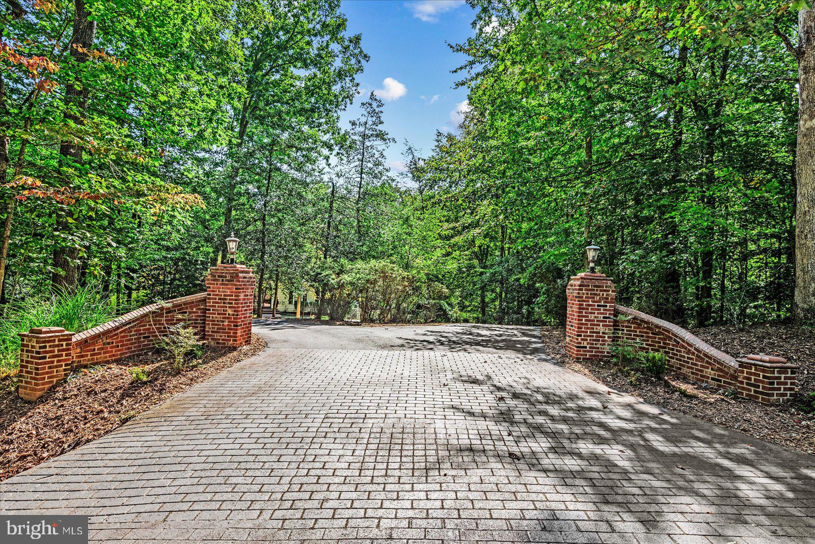 RIVER BLUFFS - Residential