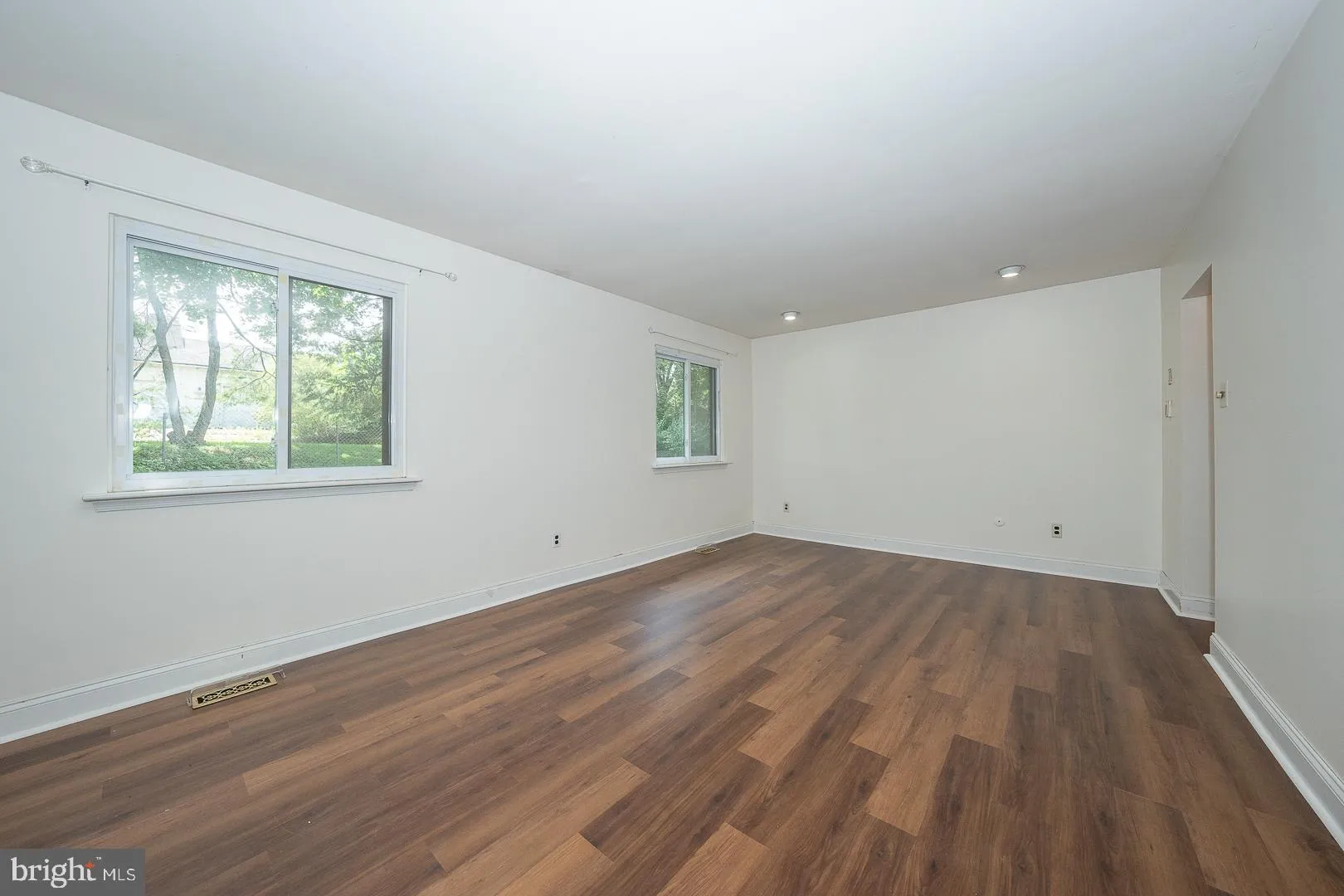 Wayne, Pennsylvania 19087, United States, 2 Bedrooms Bedrooms, ,2 BathroomsBathrooms,Residential,Active,200558