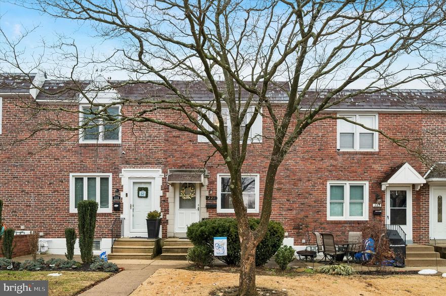 Welcome to this charming 3-bedroom, 1.5-bath townhouse located in the highly desirable Briarcliffe Community. This home features a rare and sought-after location within the neighborhood, backing directly to the community playground and park area, offering both privacy and a peaceful setting.
Filled with character, the home showcases some of its original builder features while offering solid construction and well-maintained “good bones.” Recently updated with fresh paint and brand-new carpeting, the property is move-in ready while still providing the perfect opportunity for its new owners to add their own personal style and updates over time.
The home offers a finished basement, ideal for additional living space, recreation, or a home office. An attached garage adds convenience and storage, while the large rear fenced yard provides a great space for outdoor enjoyment, entertaining, or relaxing.
This well-cared-for home presents a wonderful opportunity to own in a desirable community and create the home of your dreams. Schedule your showing today and imagine the possibilities.