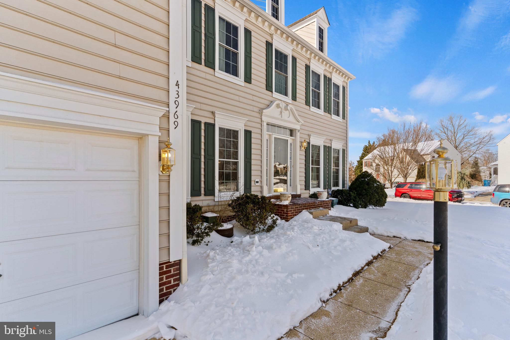 ASHBURN VILLAGE - Residential