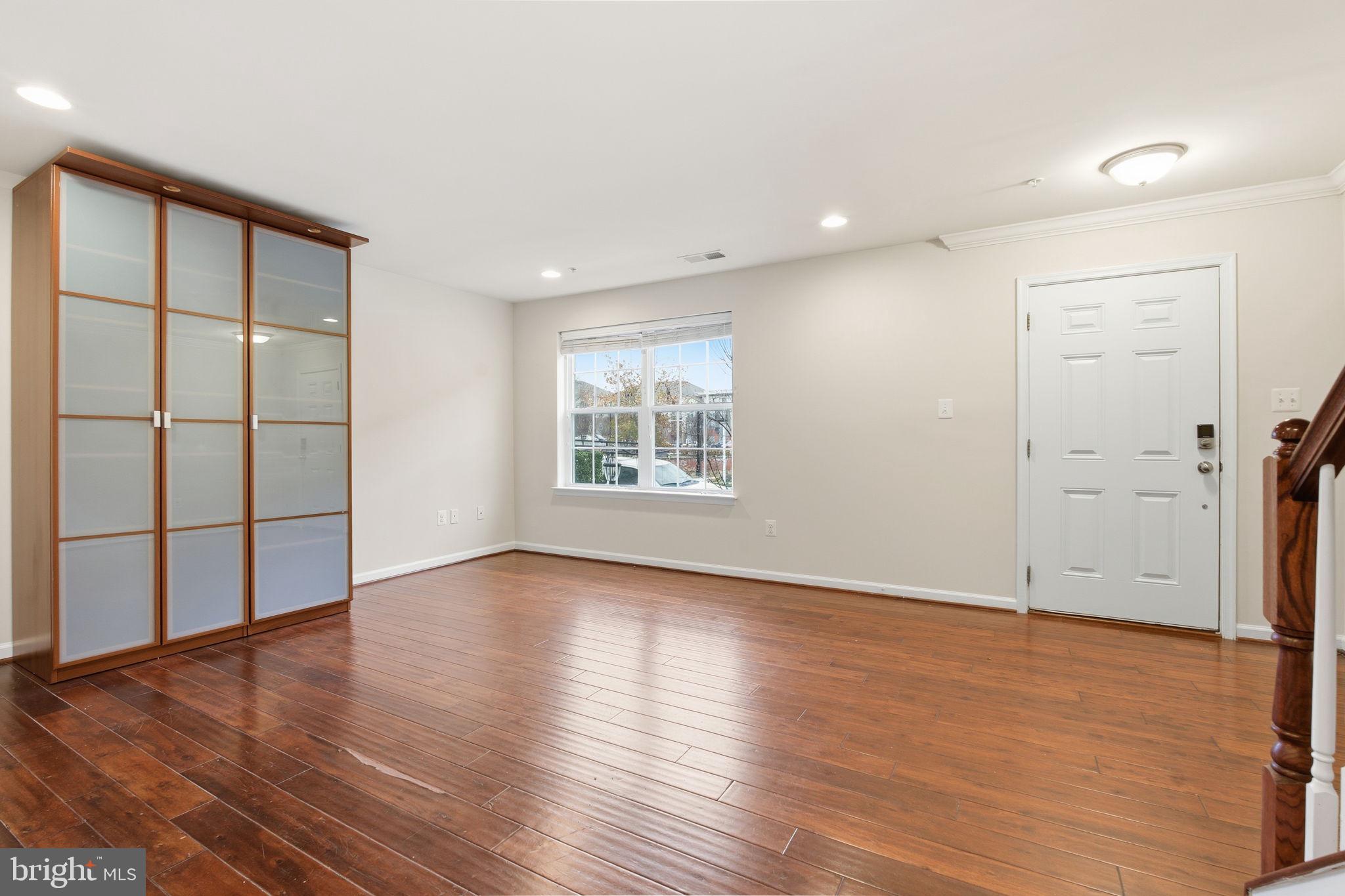 OXFORD SQUARE - Residential Lease