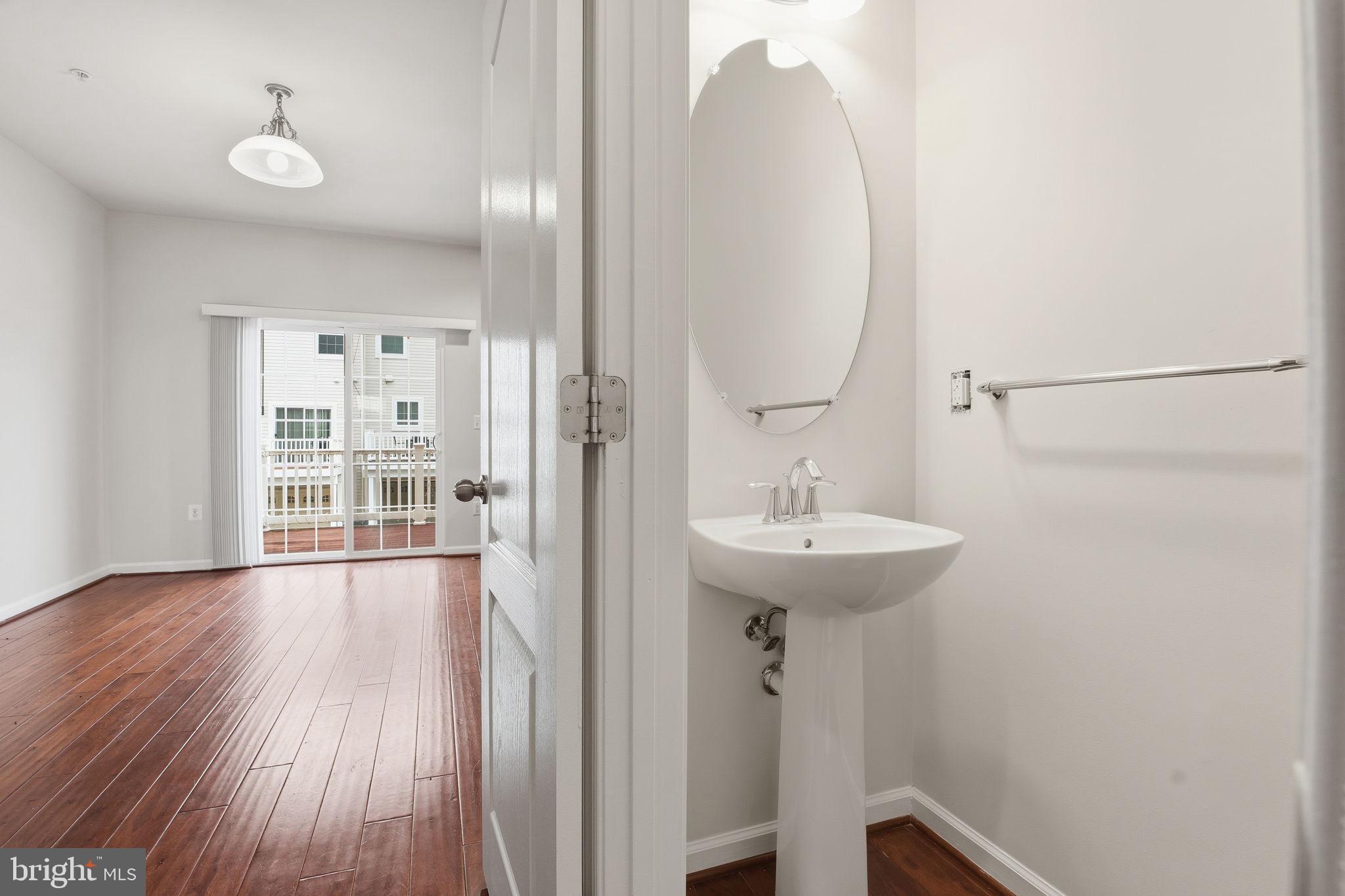 OXFORD SQUARE - Residential Lease