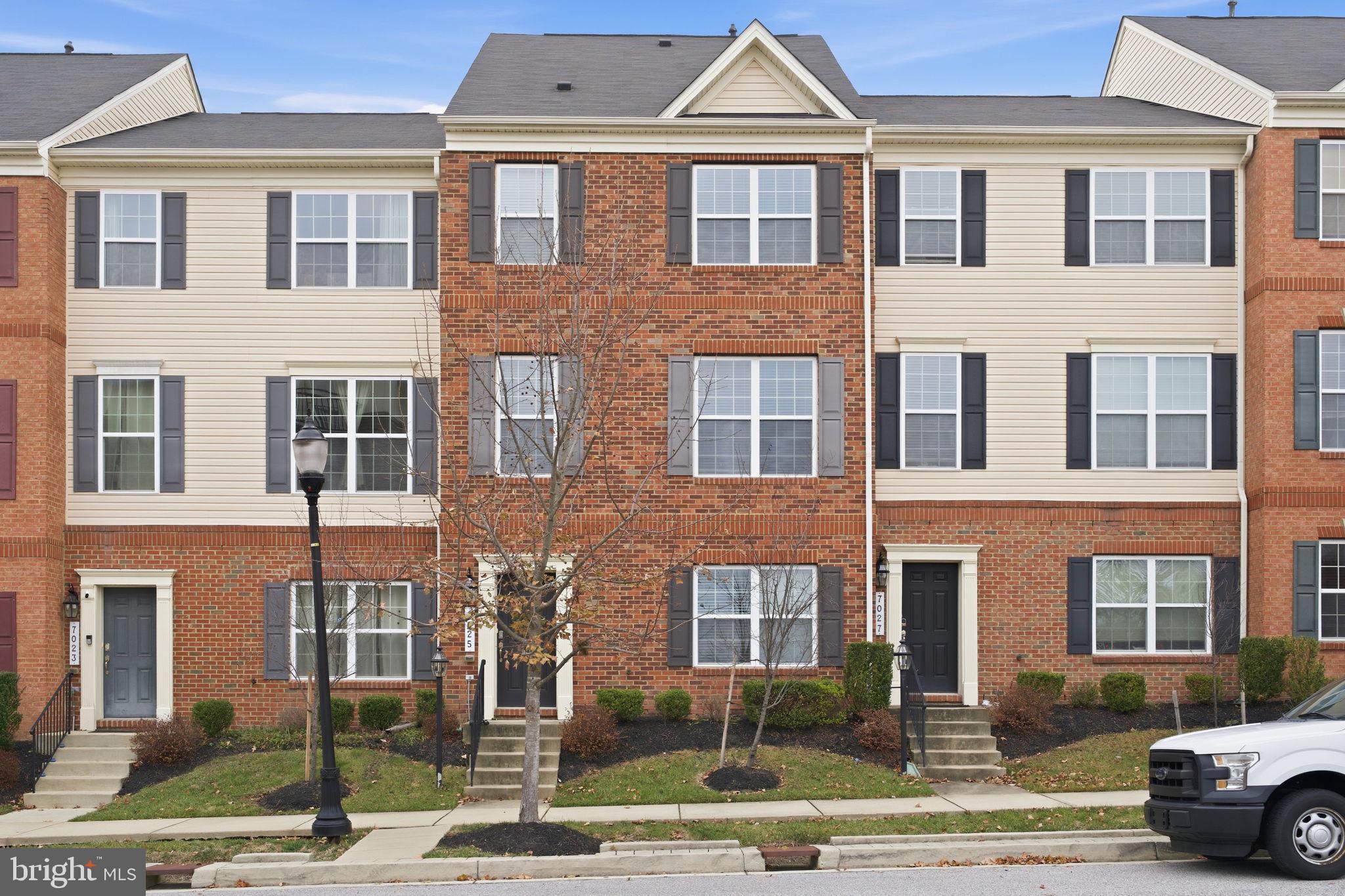 OXFORD SQUARE - Residential Lease