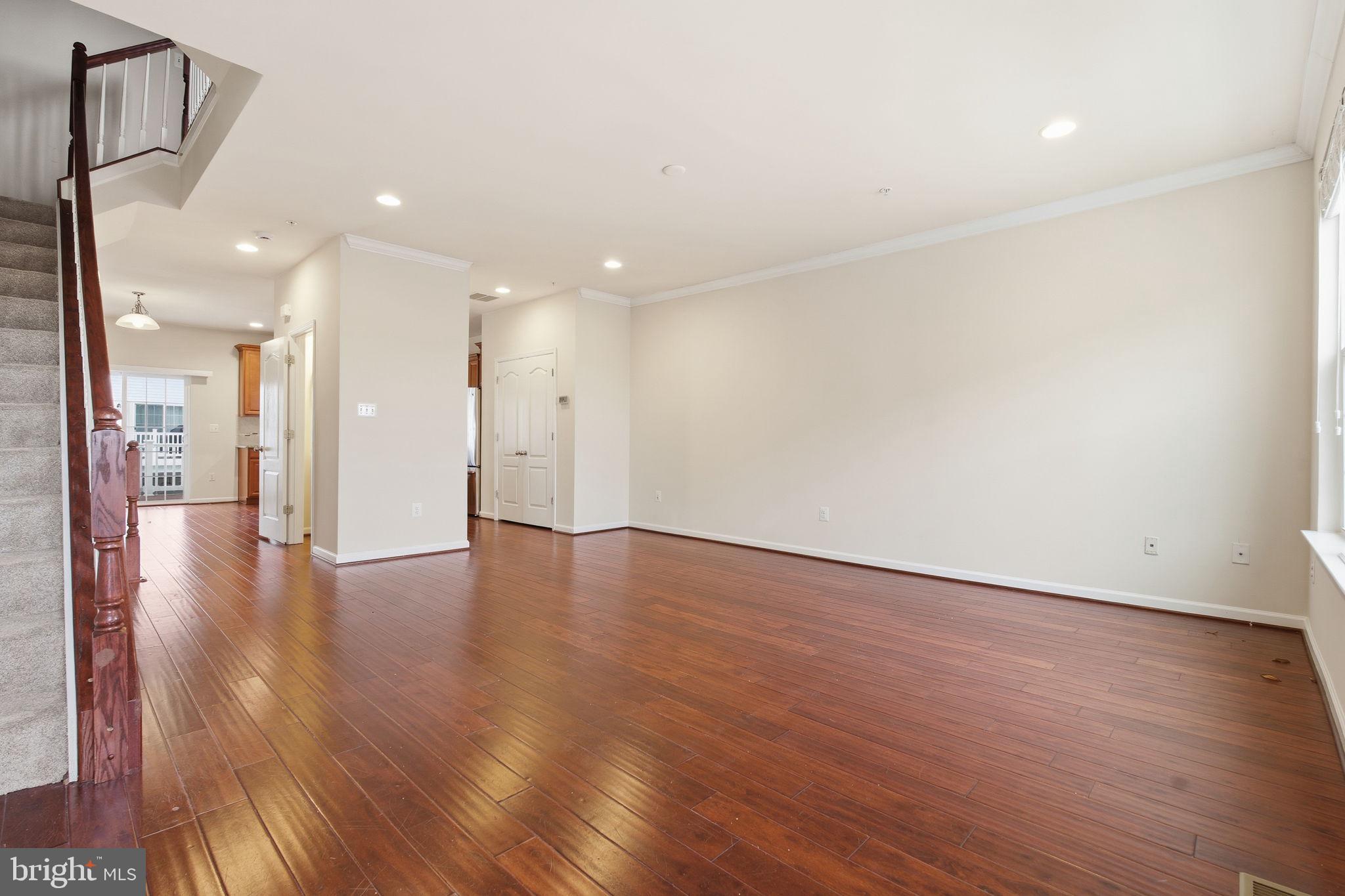 OXFORD SQUARE - Residential Lease