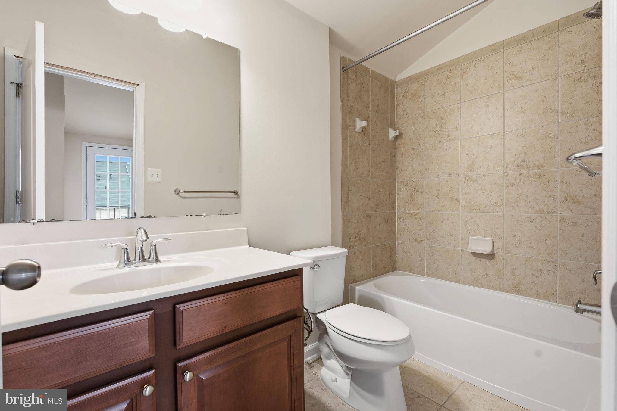 OXFORD SQUARE - Residential Lease