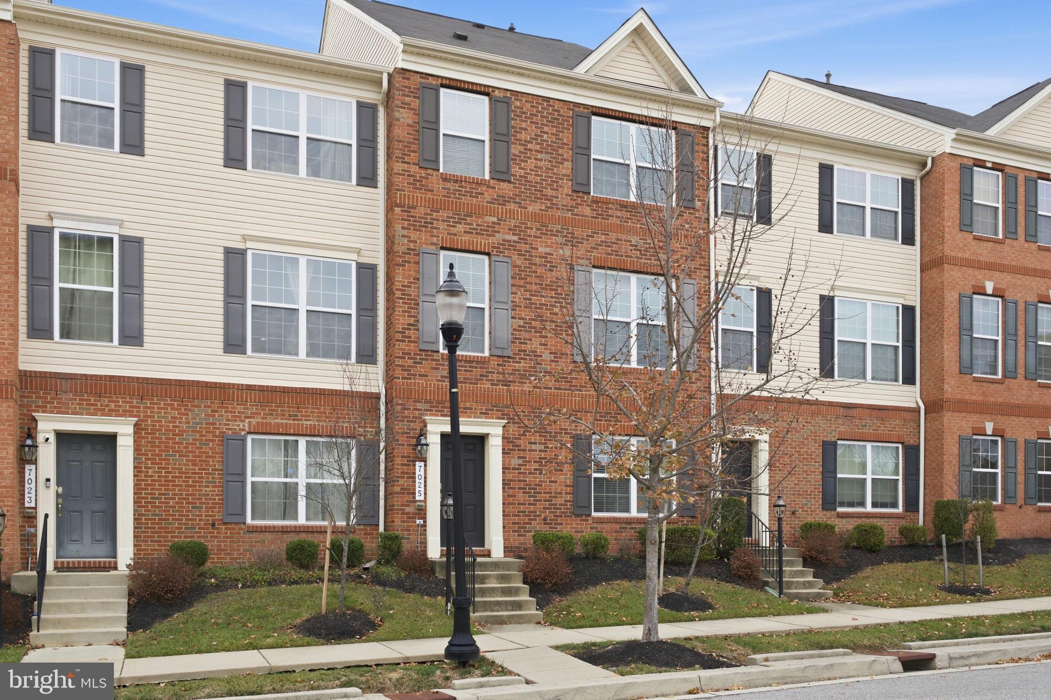 OXFORD SQUARE - Residential Lease