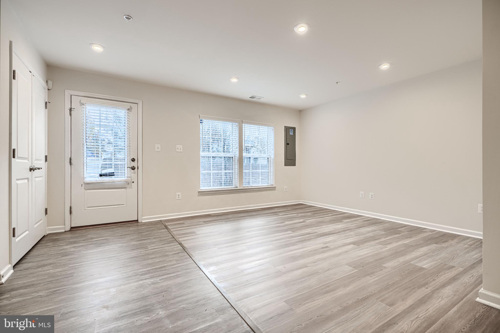 METRO POINTE - Residential Lease