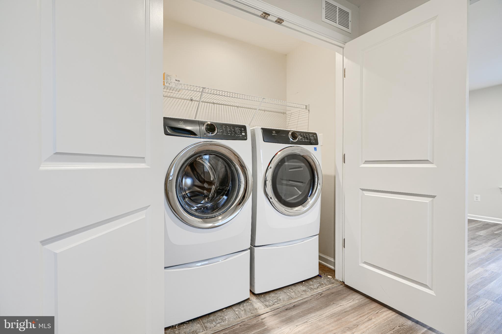 METRO POINTE - Residential Lease