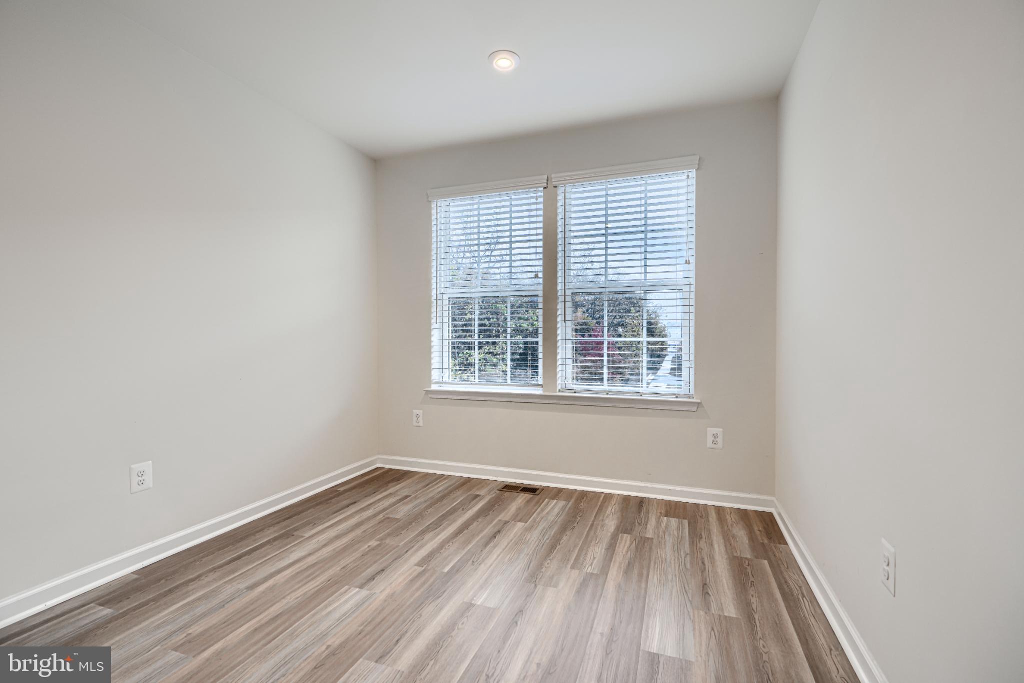 METRO POINTE - Residential Lease