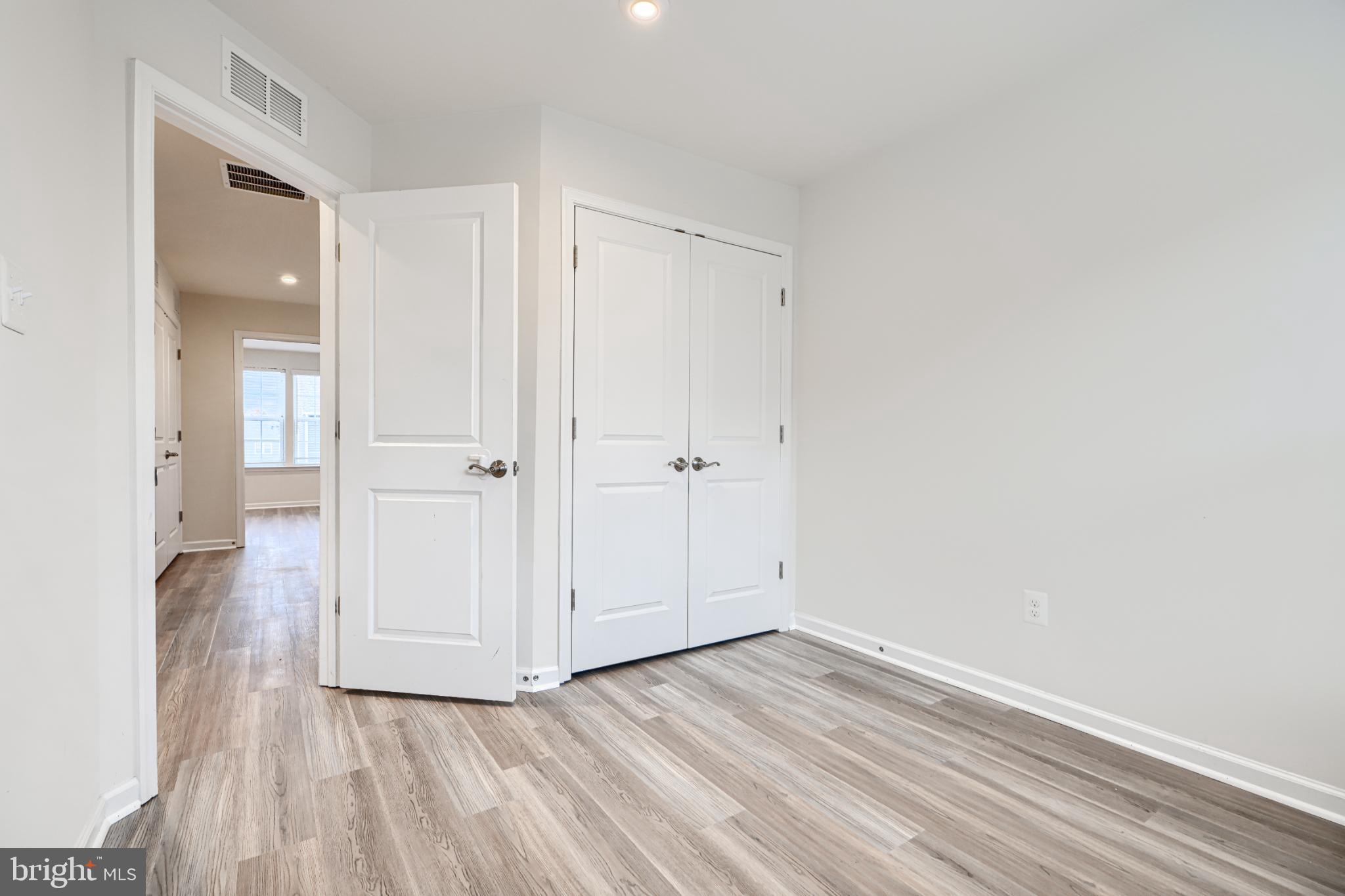 METRO POINTE - Residential Lease