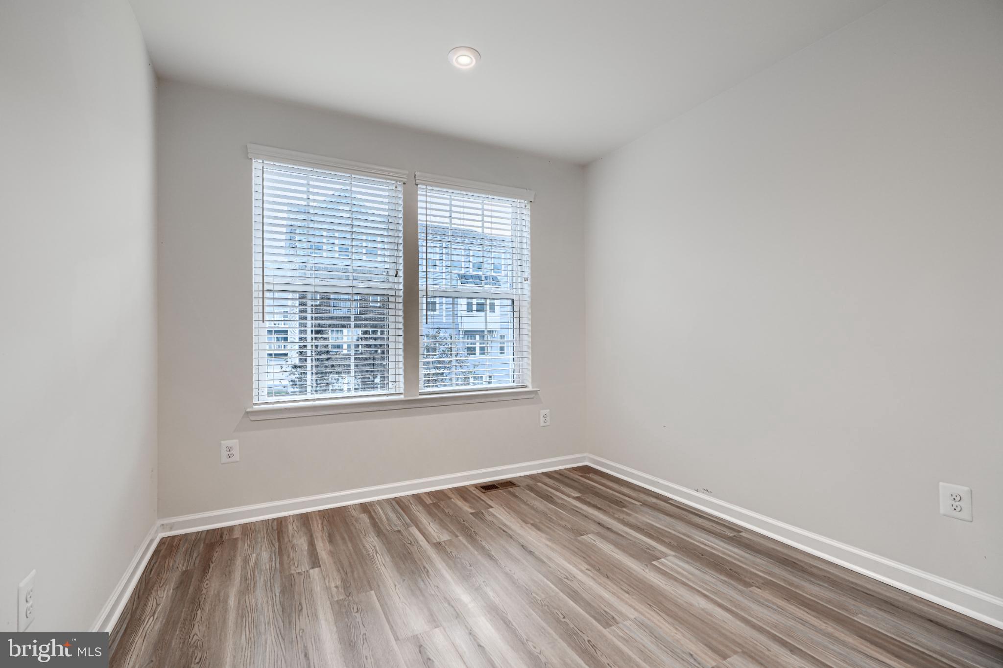 METRO POINTE - Residential Lease